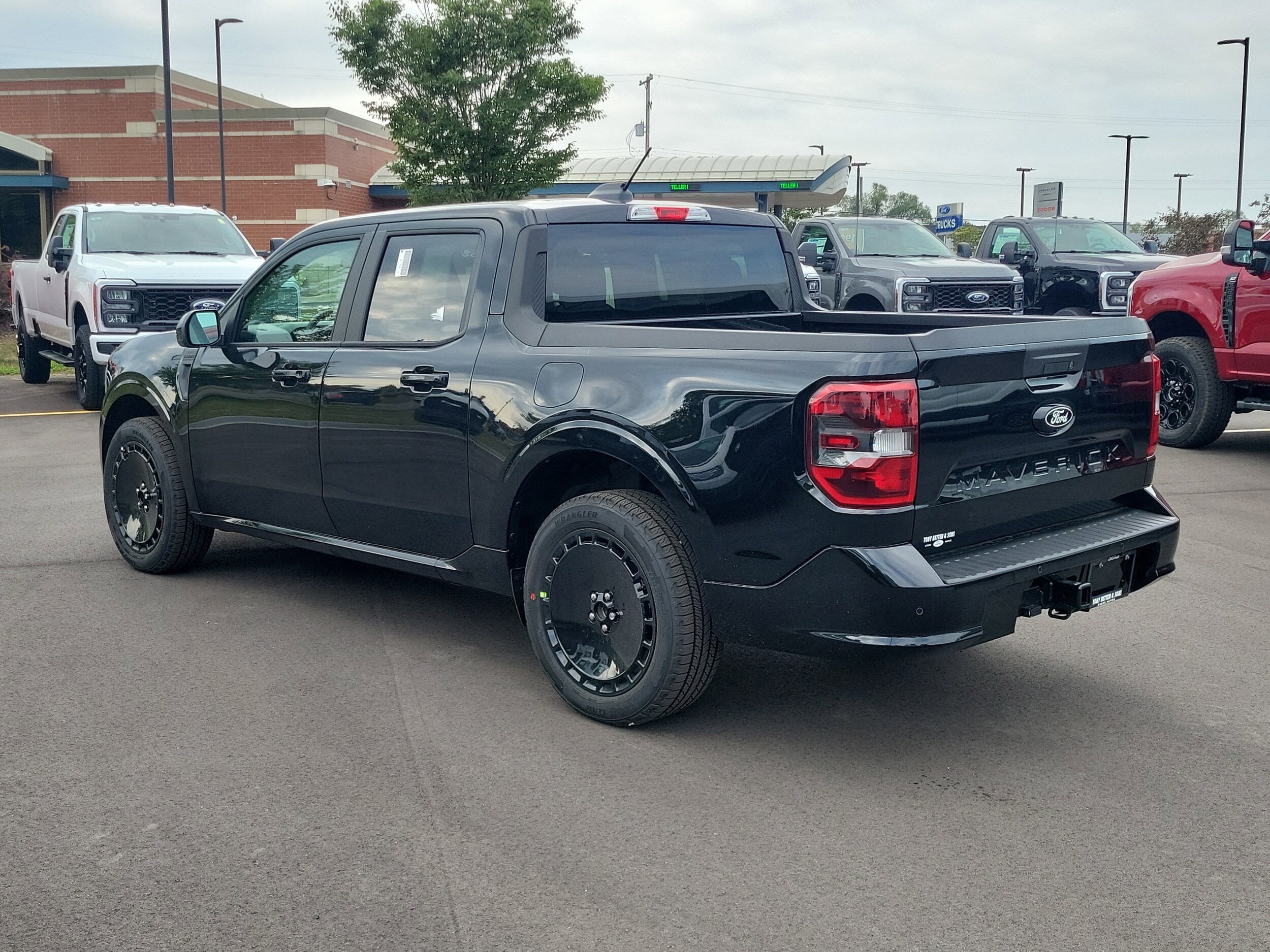 2025 Ford Maverick photo 2