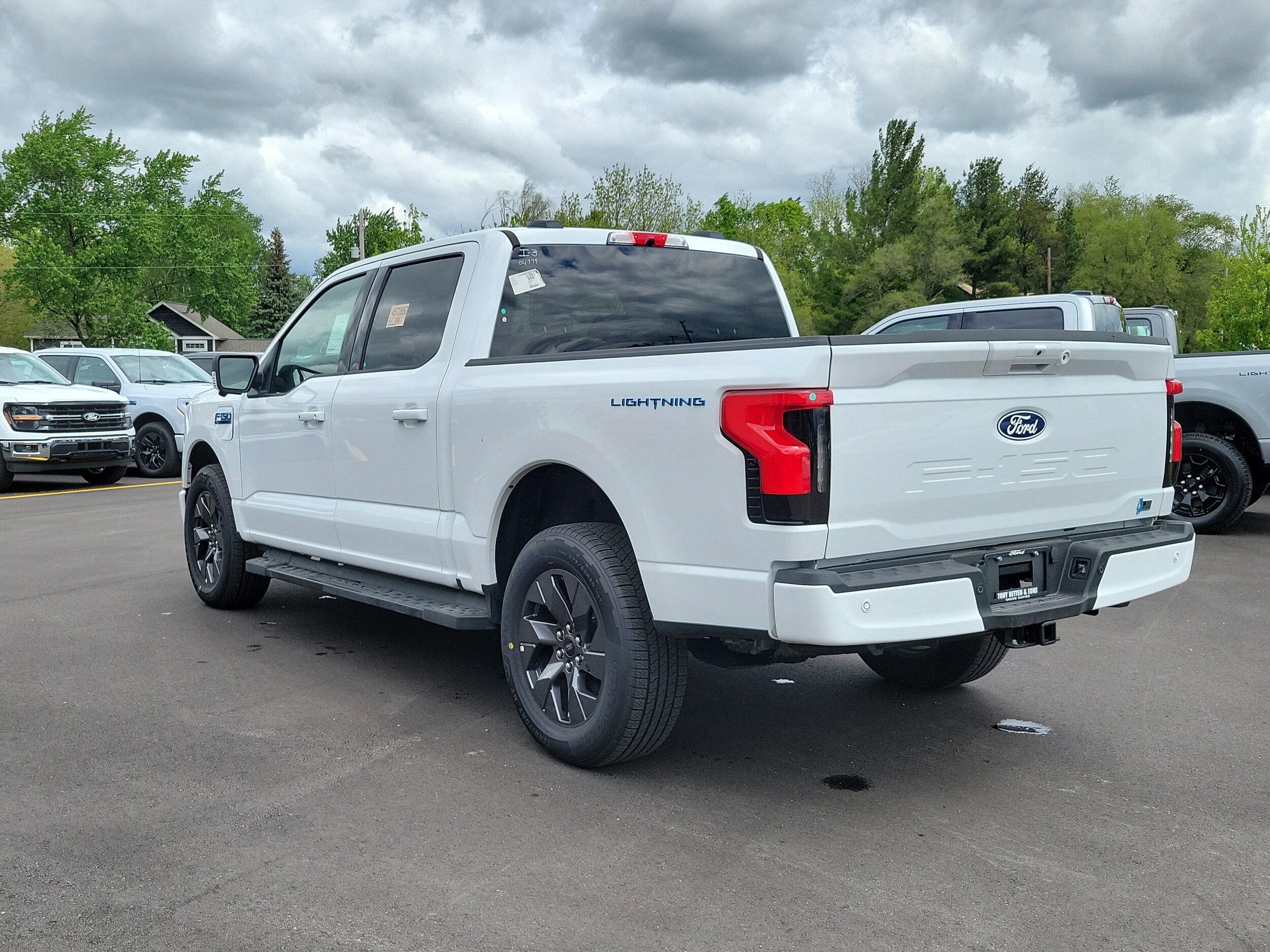 2025 Ford F-150 Lightning photo 3