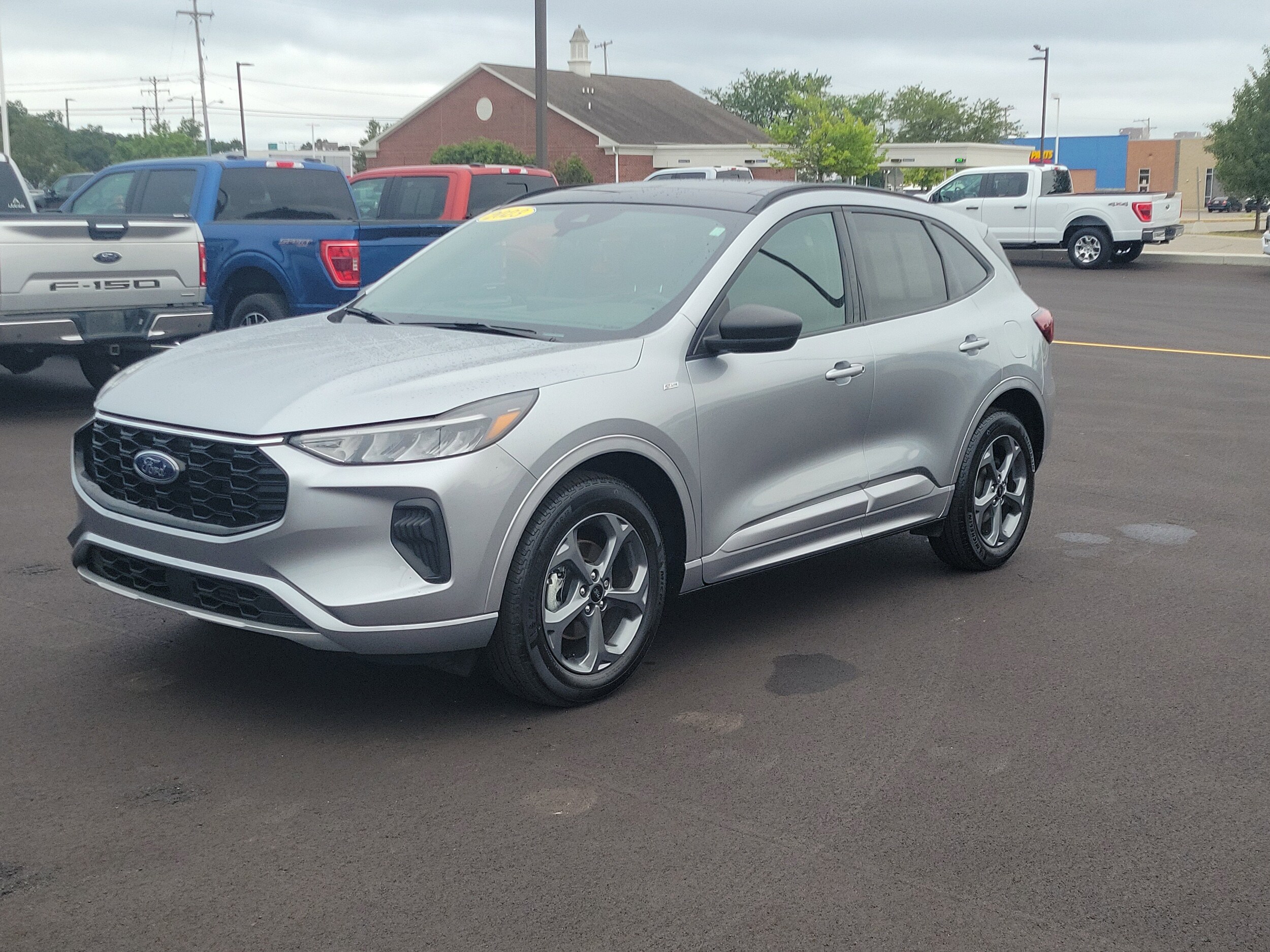 2023 Ford Escape ST-Line photo 2
