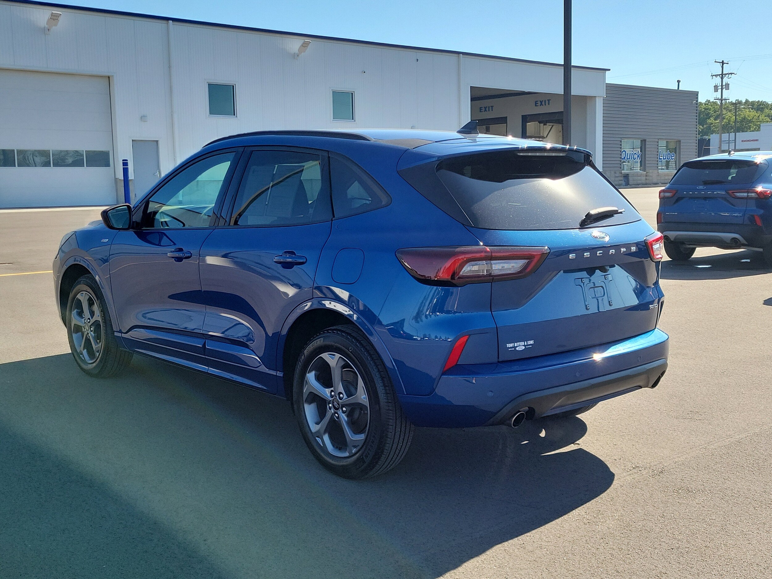 2023 Ford Escape ST-Line photo 2