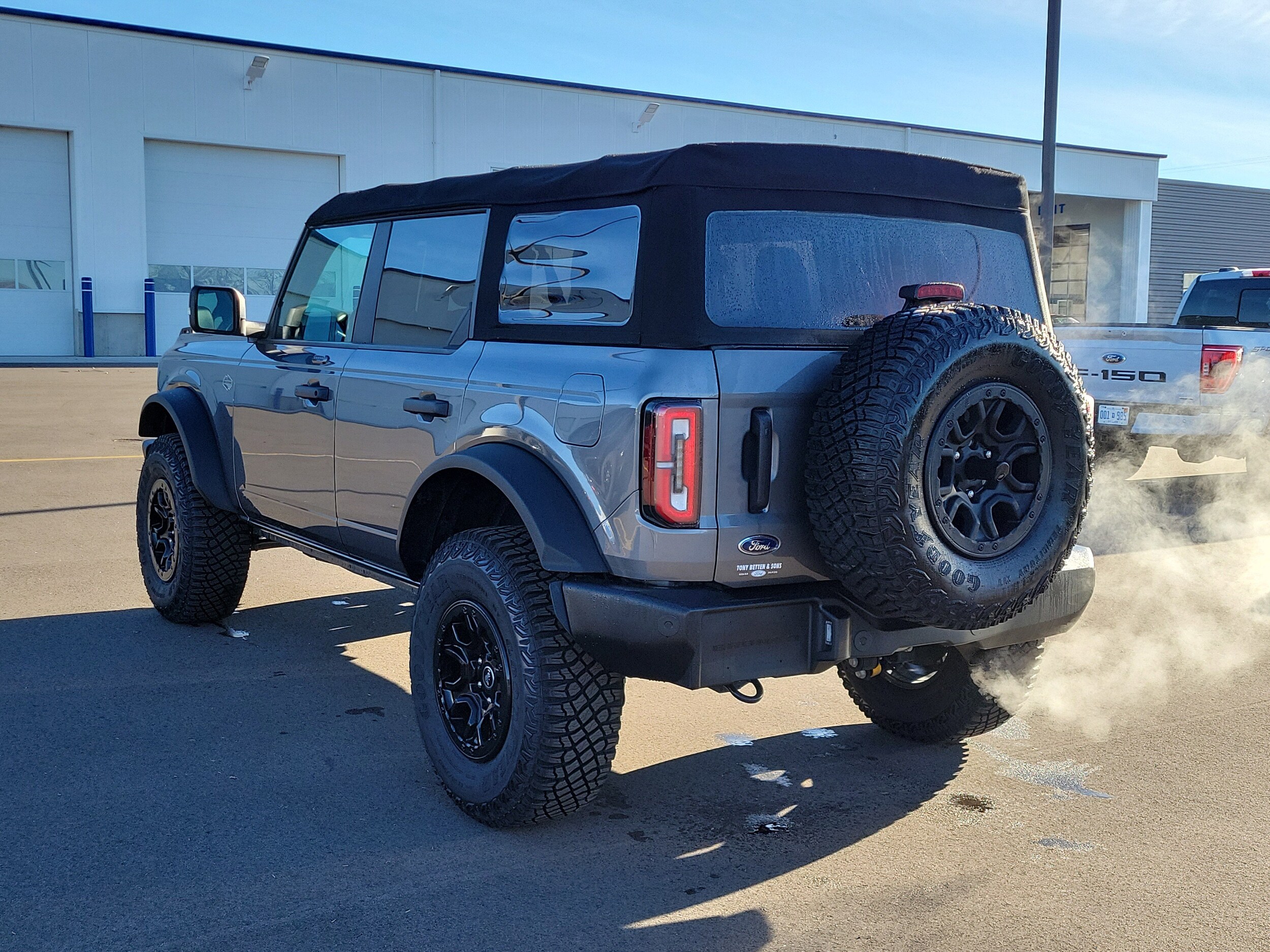 2022 Ford Bronco Wildtrak Black Diamond photo 2