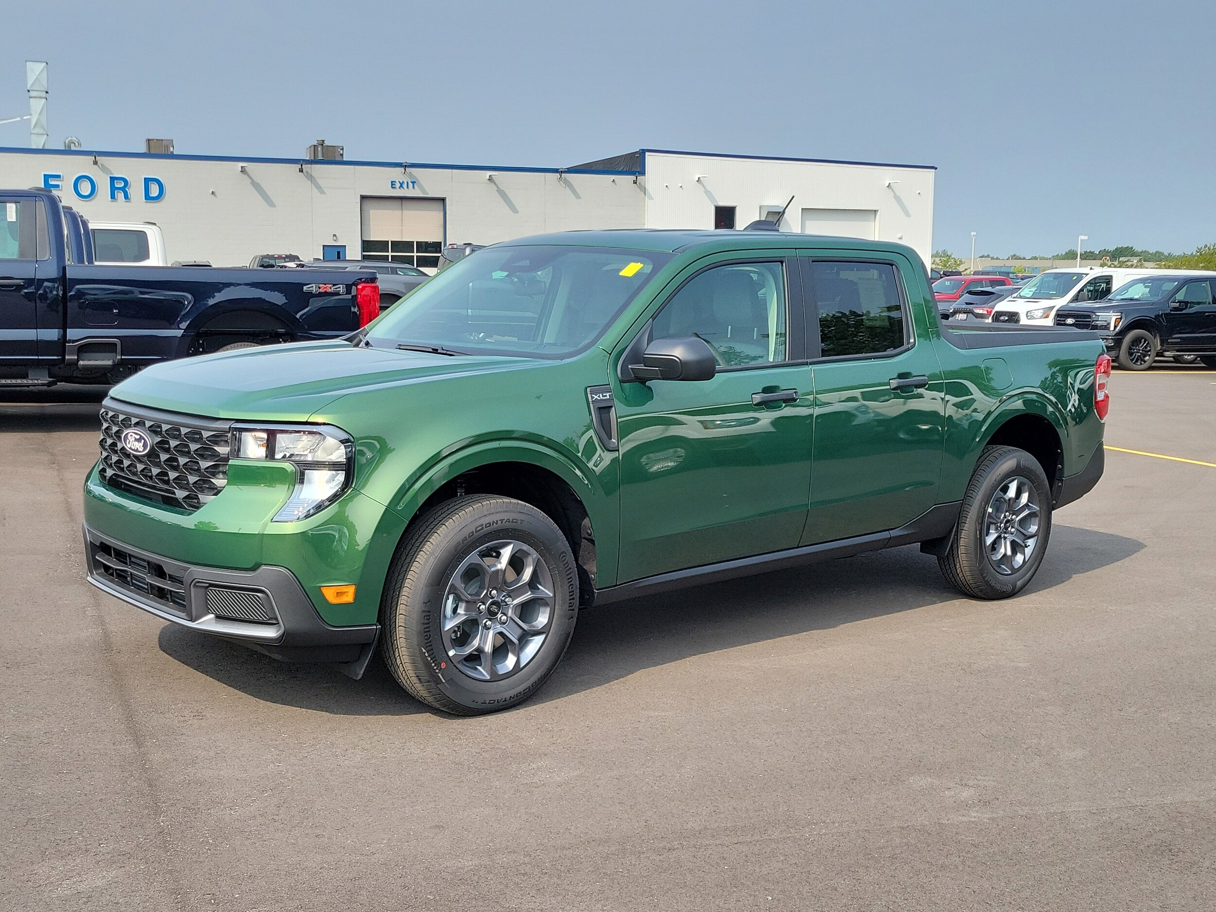 2025 Ford Maverick XLT photo 2
