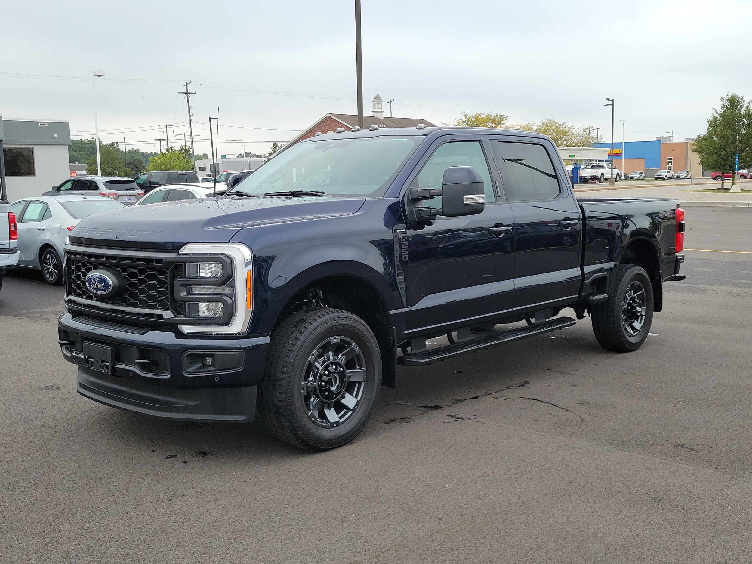 2023 Ford F-250 Lariat photo 2