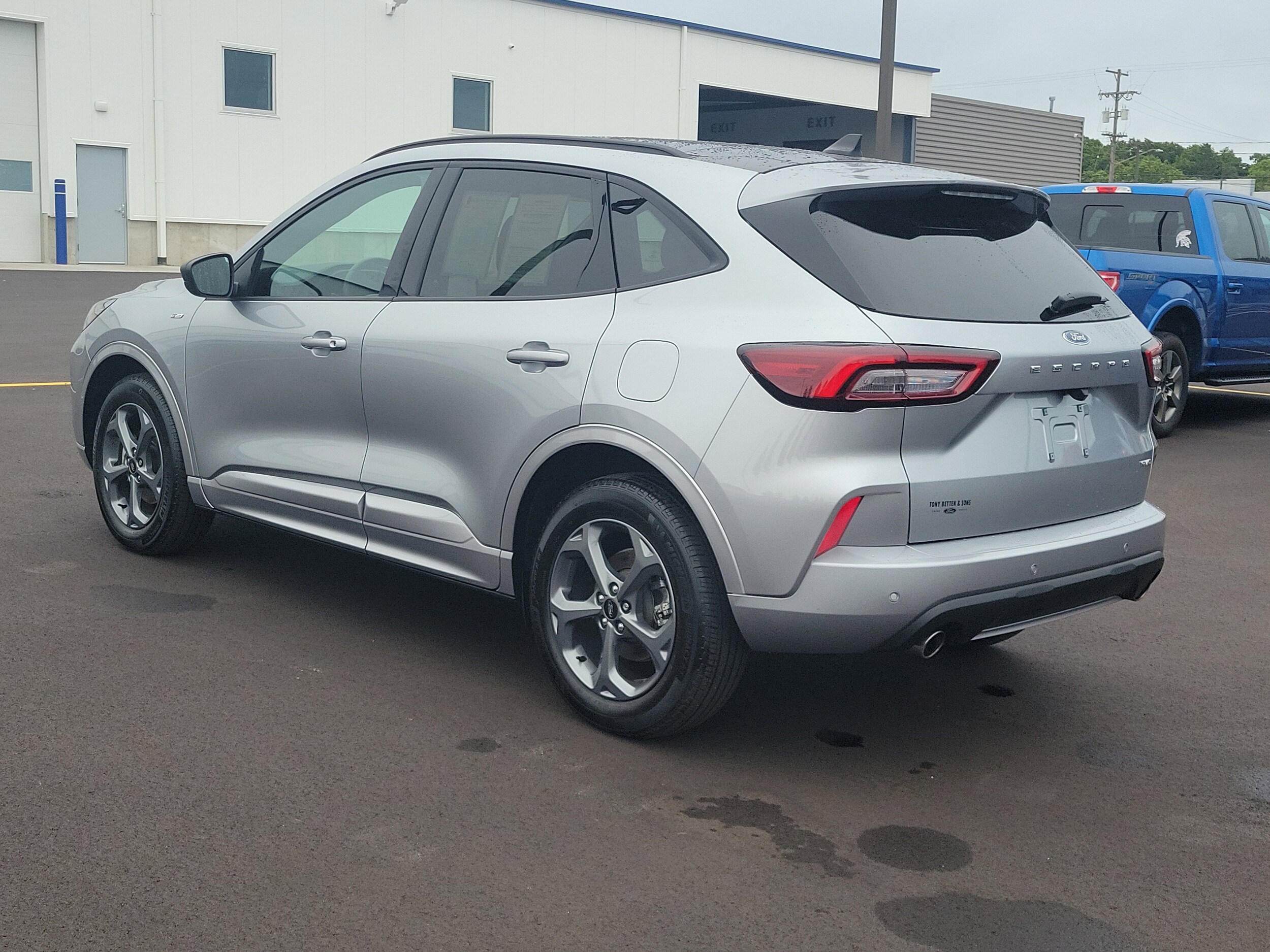 2023 Ford Escape ST-Line photo 3