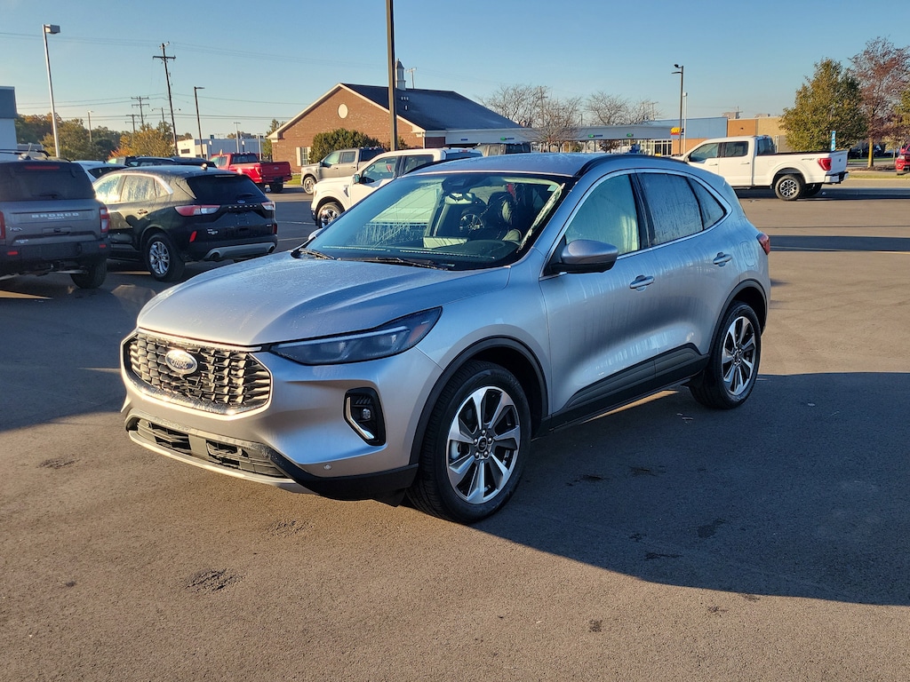 Used 2023 Ford Escape Platinum/ 2.0L/ Nav/ Power Liftgate/ 19s/ AWD
