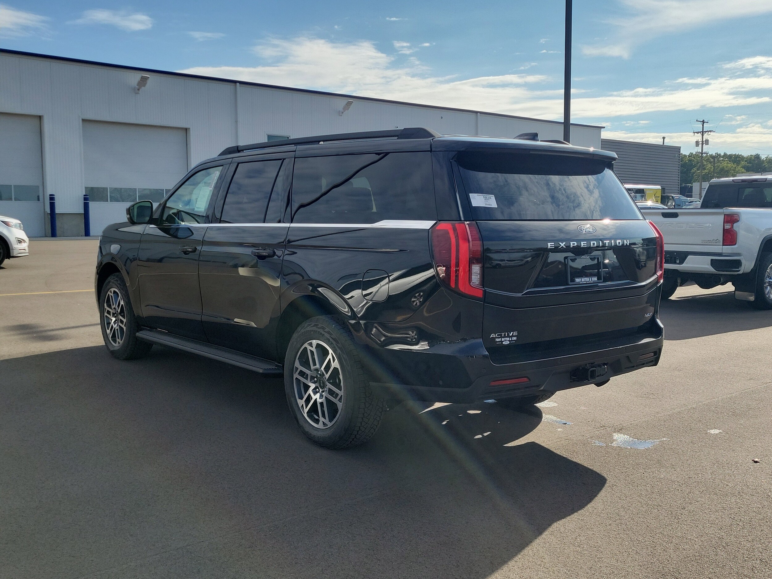 2025 Ford Expedition MAX photo 3