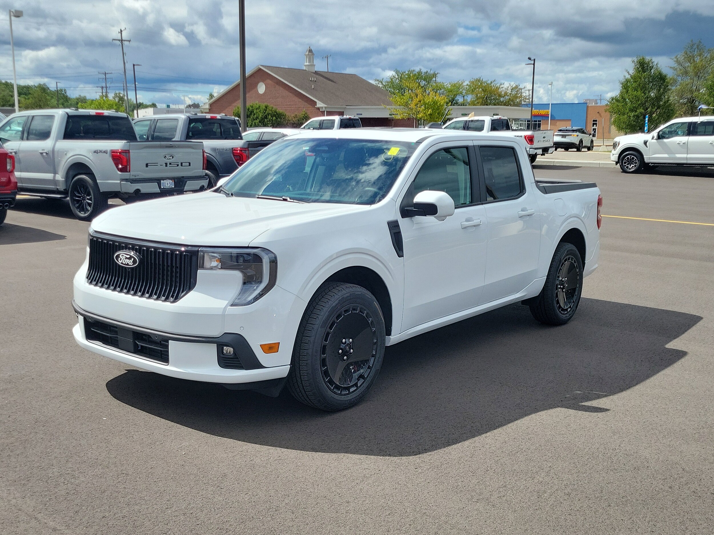 2025 Ford Maverick photo 2
