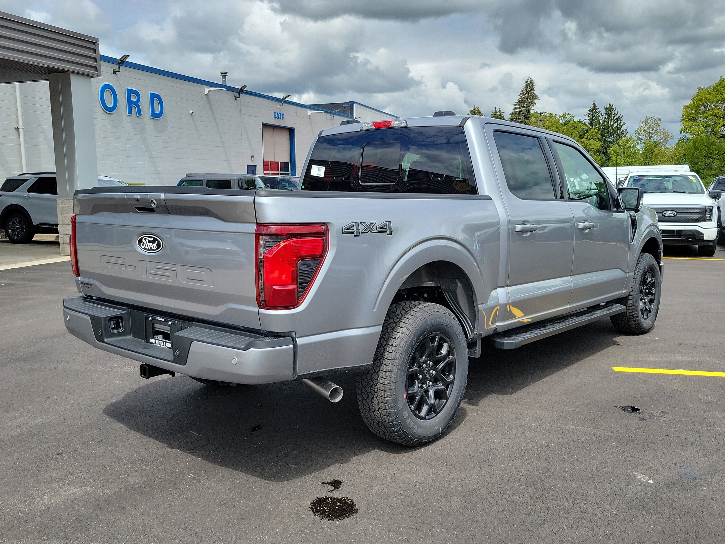 2025 Ford F-150 XLT photo 2