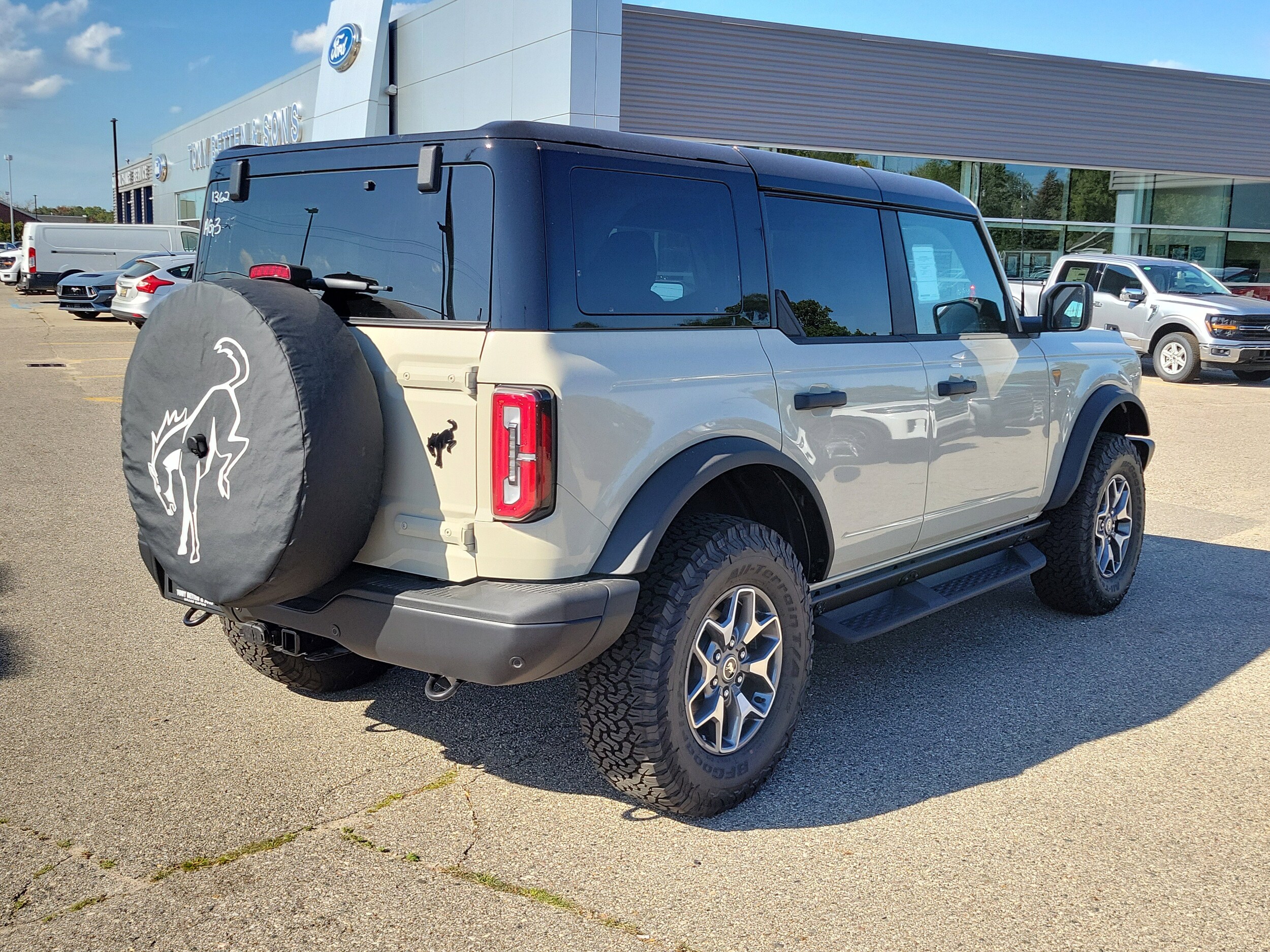 2025 Ford Bronco Badlands photo 2