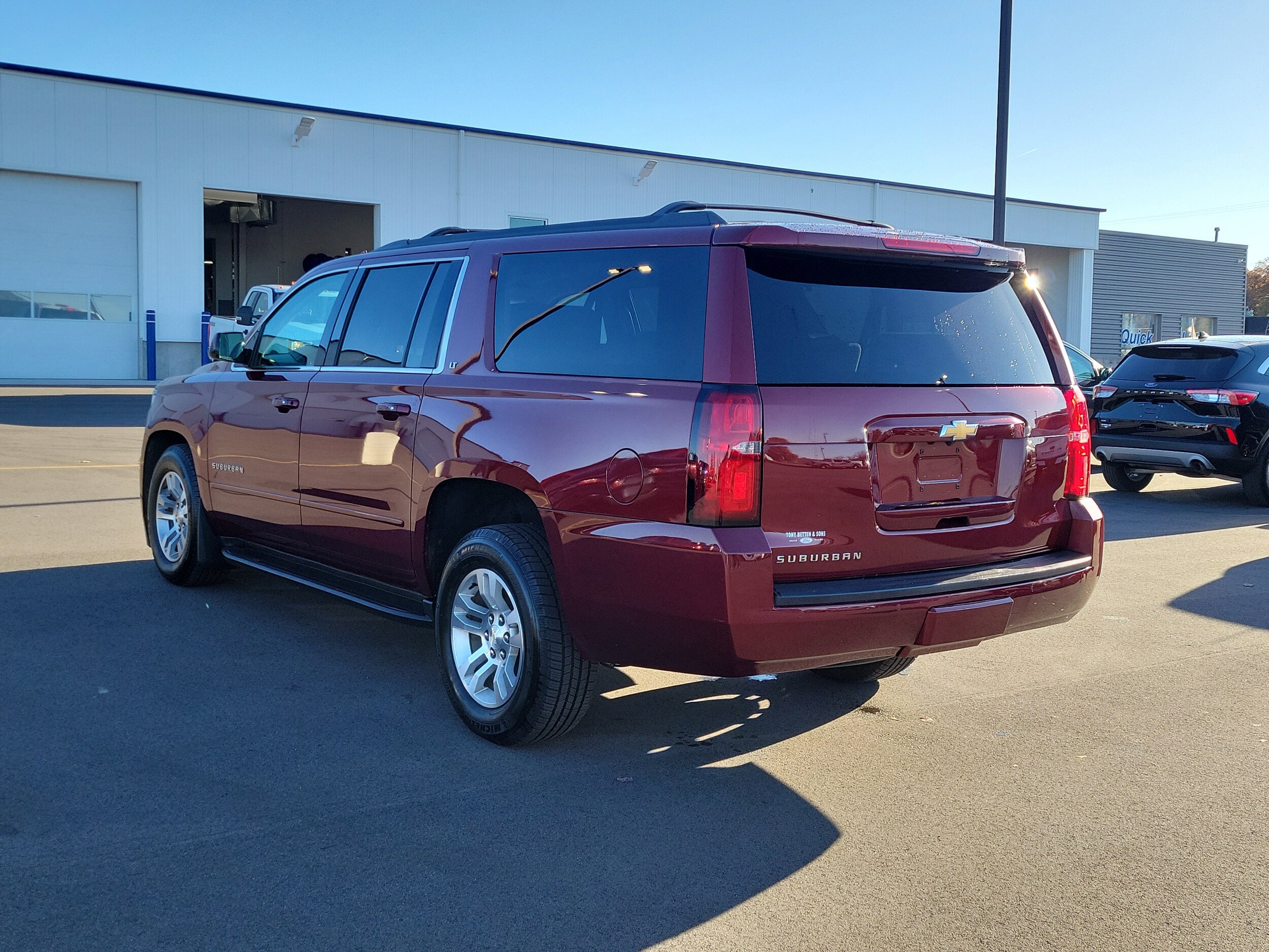 2018 Chevrolet Suburban LT photo 3