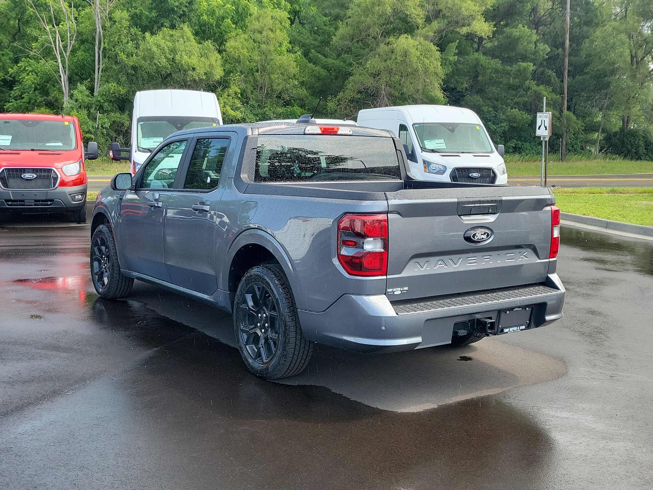 2025 Ford Maverick photo 2