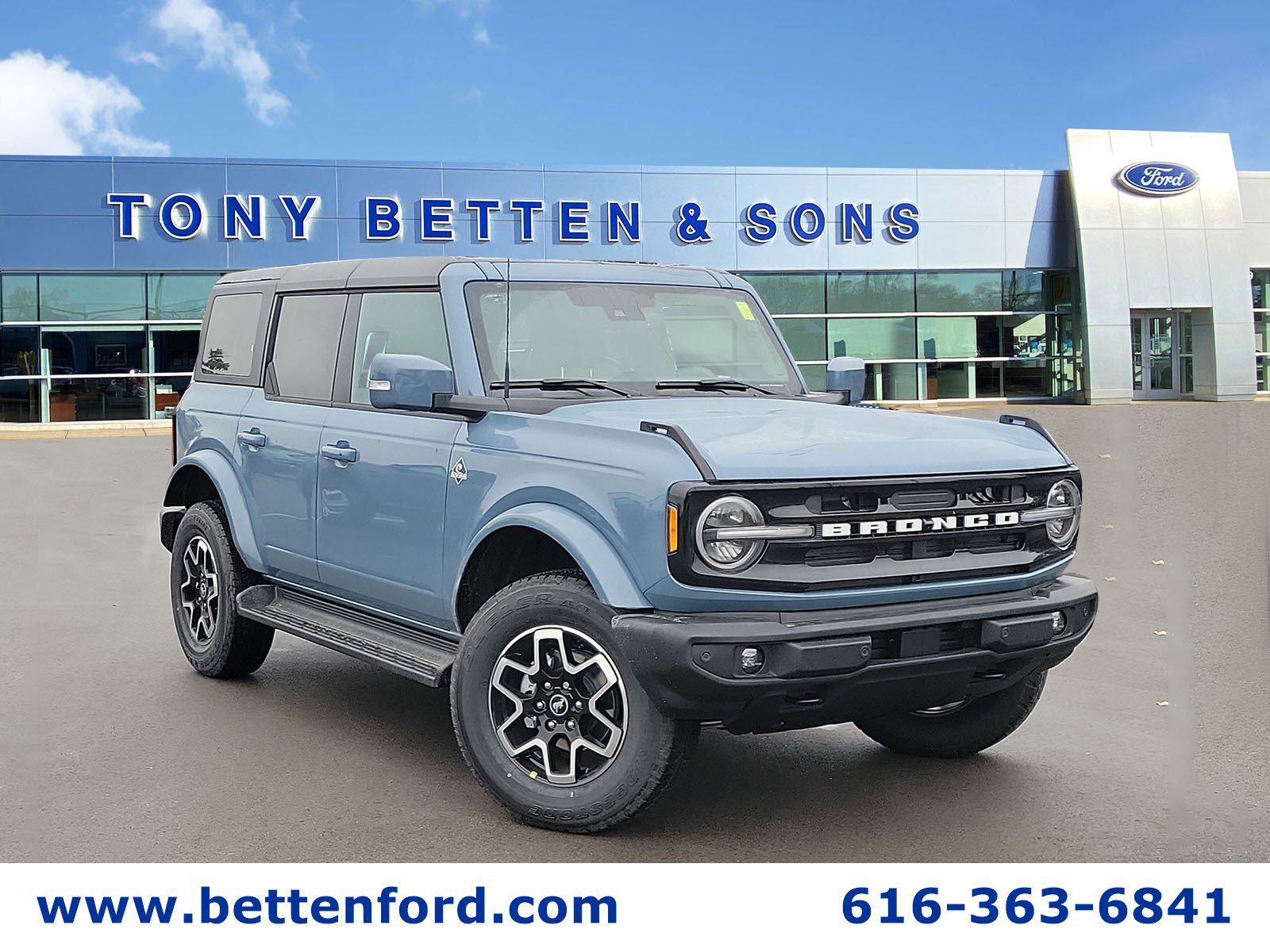 2025 Ford Bronco 4-Door Outer Banks's photo
