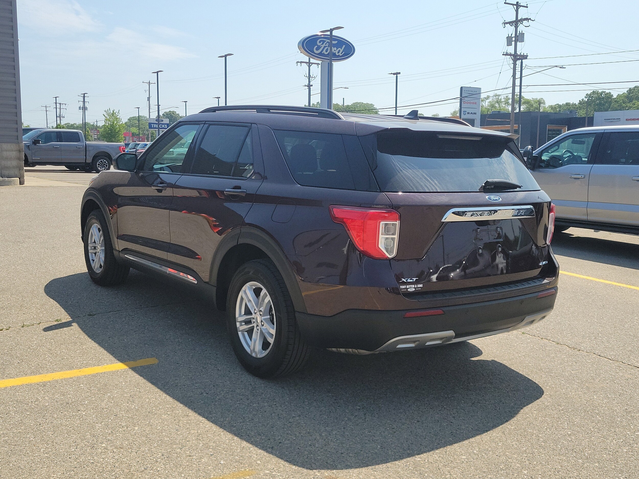2023 Ford Explorer XLT photo 3