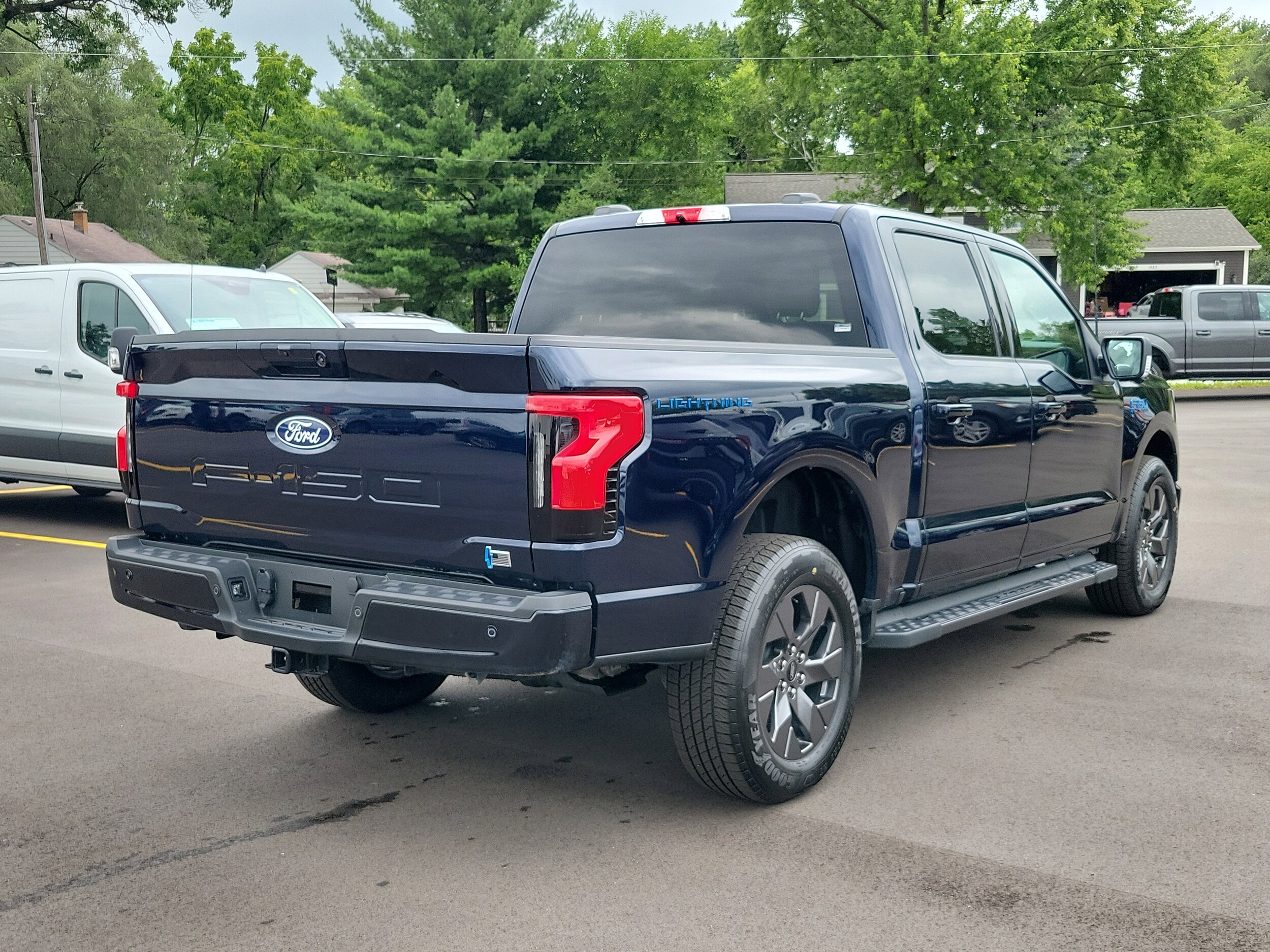 2025 Ford F-150 Lightning photo 4