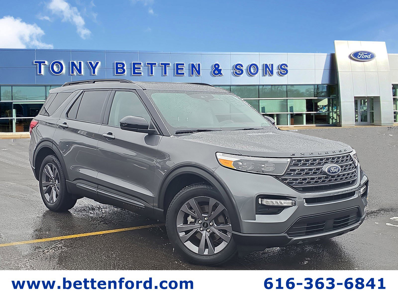 2023 Ford Explorer XLT's photo