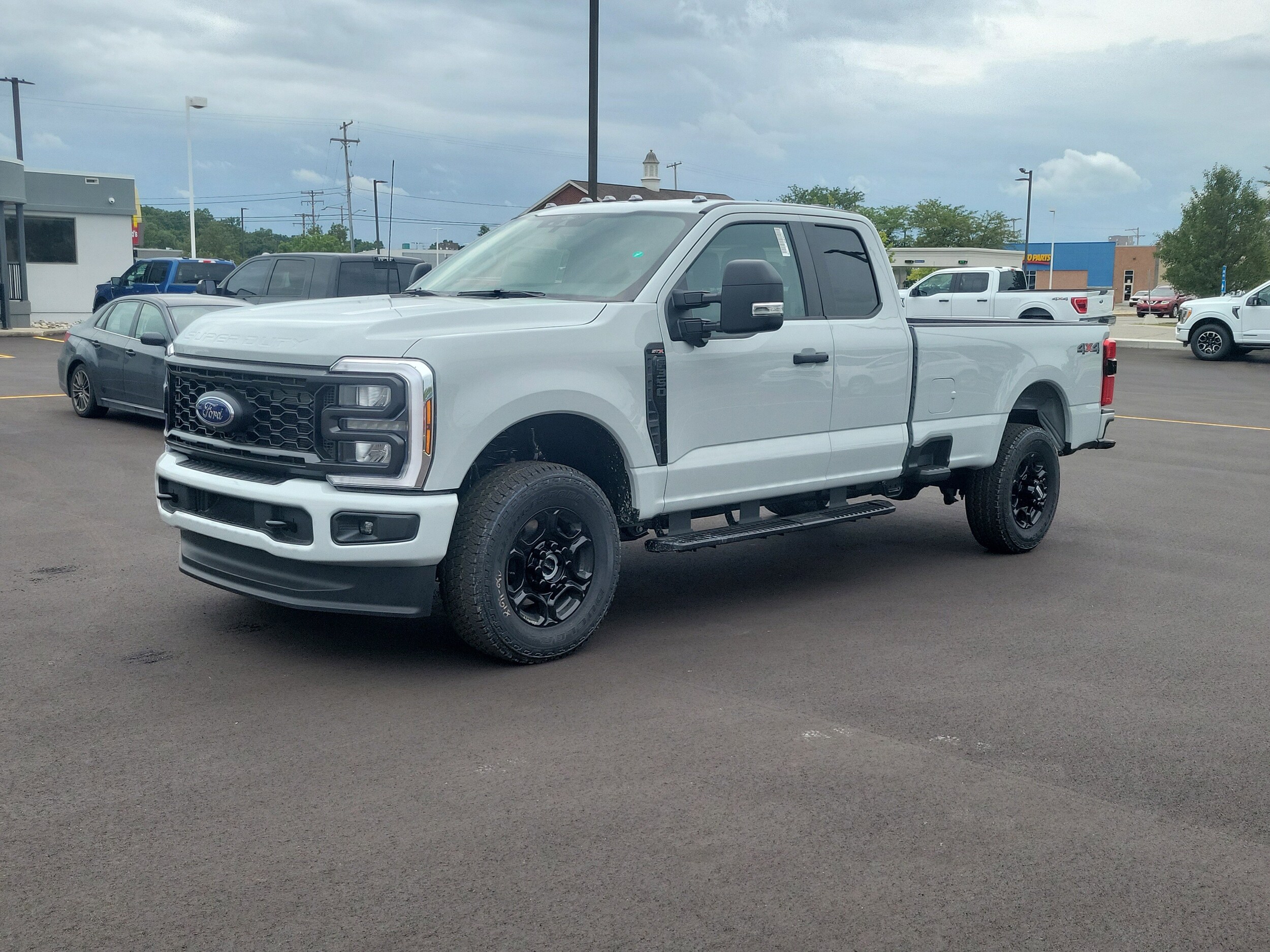 2025 Ford F-350 XL photo 2