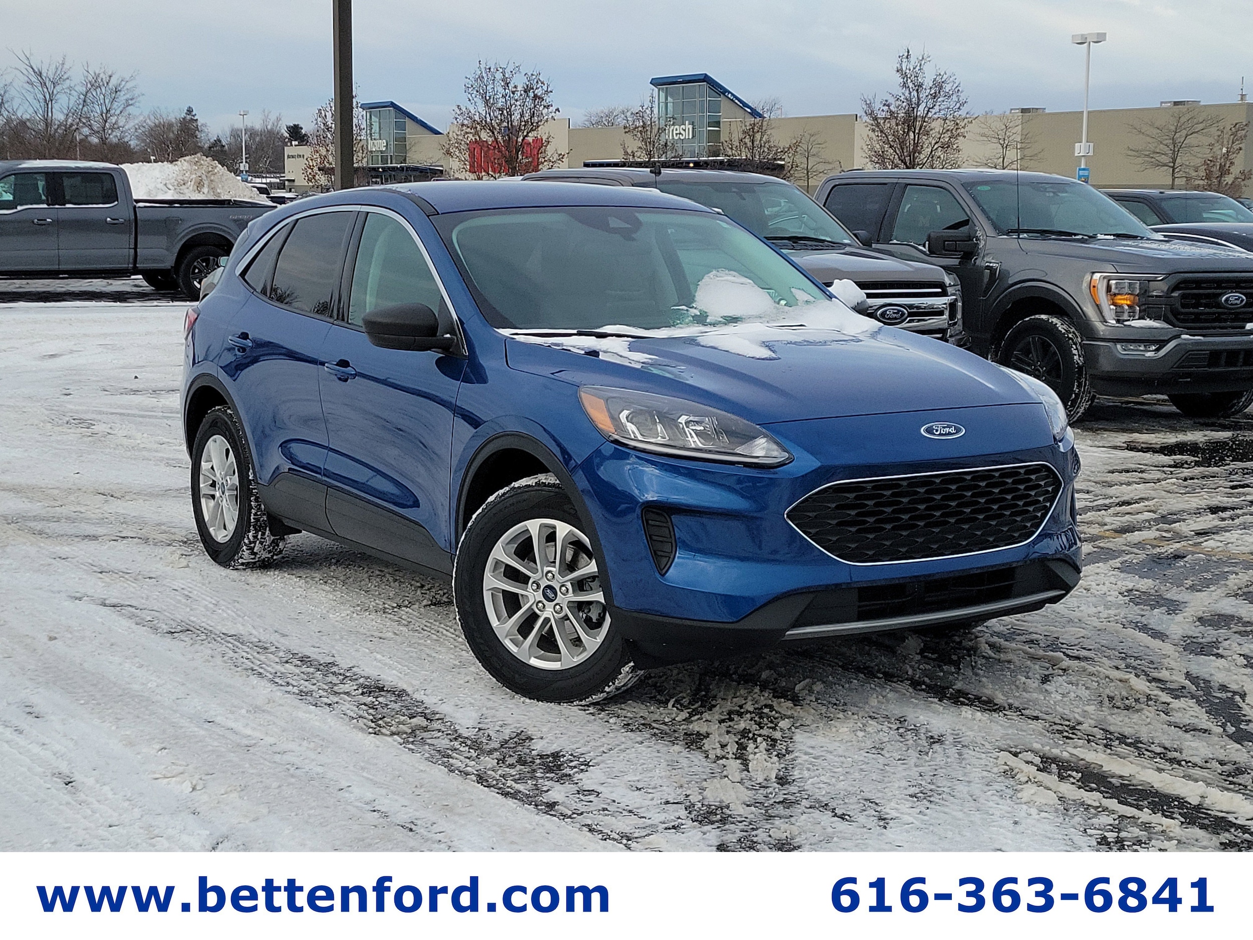 2022 Ford Escape SE's photo