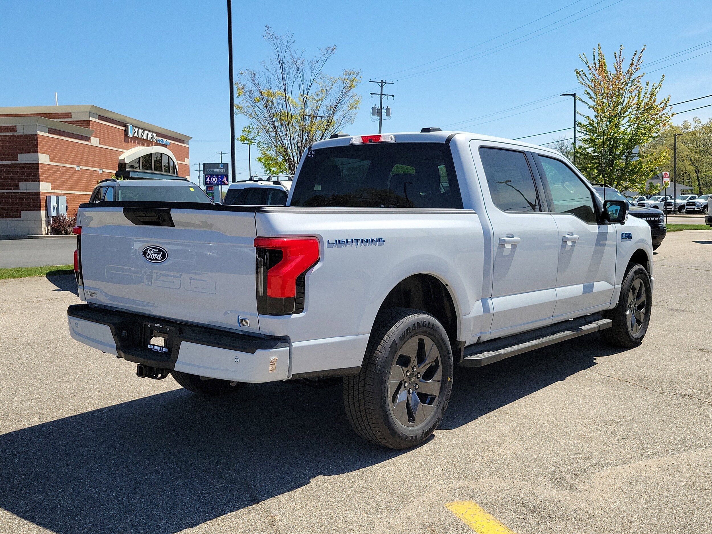 2025 Ford F-150 Lightning photo 3