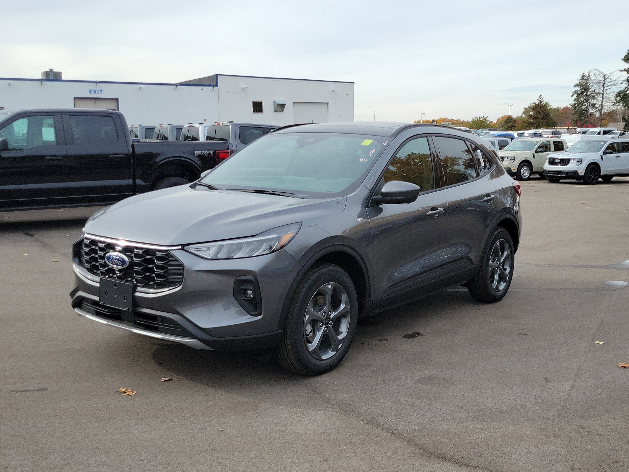 2026 Ford Escape Hybrid ST-Line Select photo 2