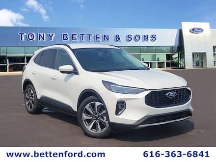 2023 Ford Escape Platinum Tech/ Nav/ 360-camera/ Leather/ FWD