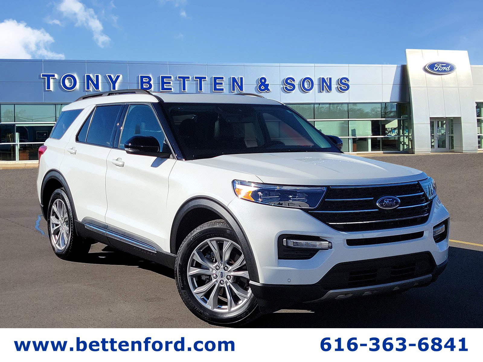 2023 Ford Explorer XLT's photo