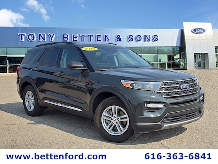2022 Ford Explorer XLT/ 2nd Row Buckets/ Power Liftgate/ Cold Weather 4WD
