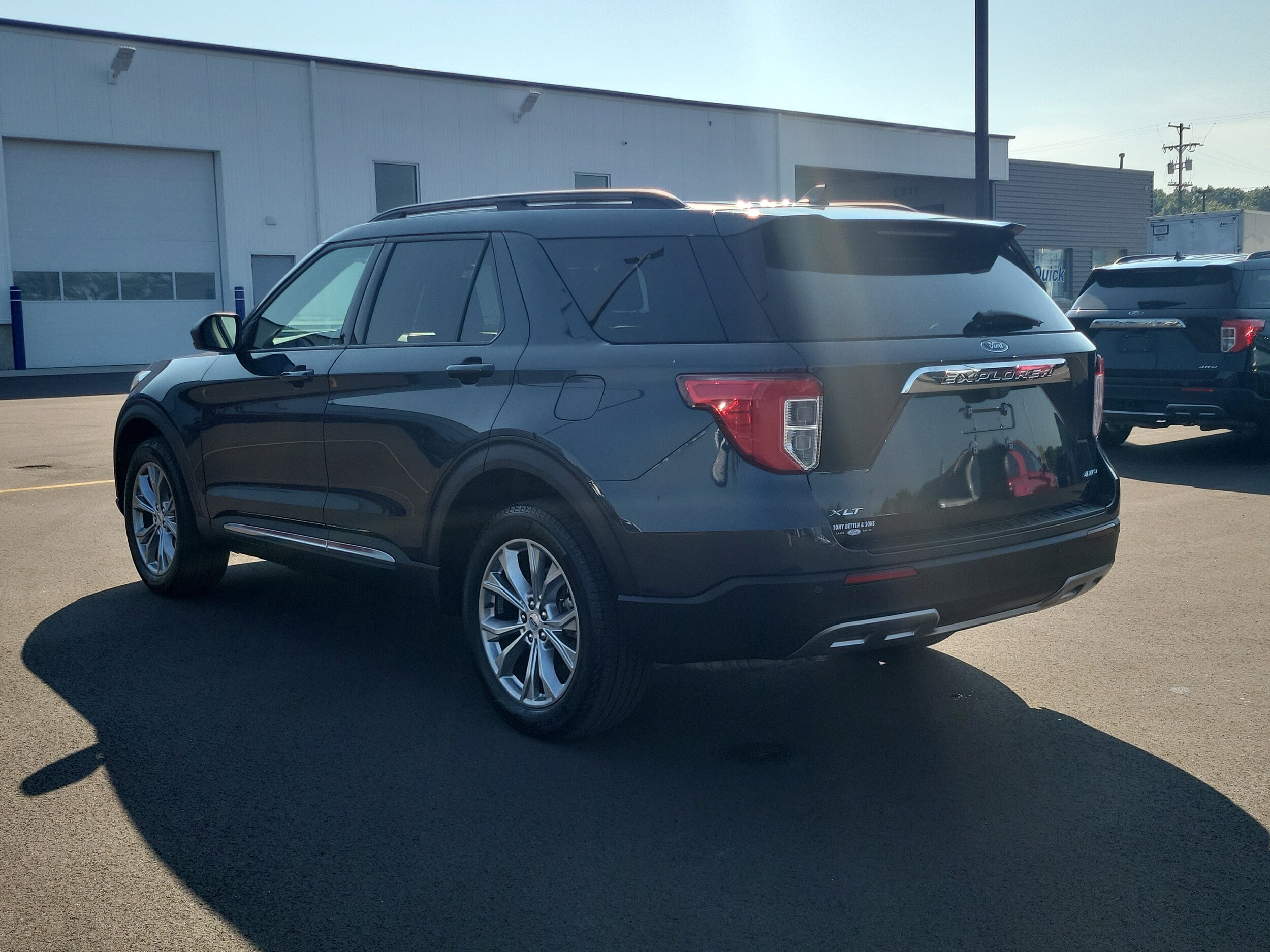 2023 Ford Explorer XLT photo 3