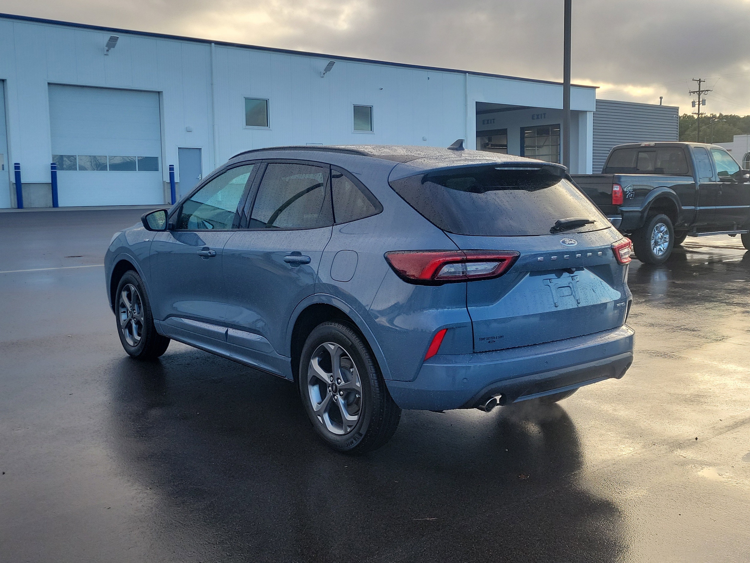 2024 Ford Escape ST-Line photo 2