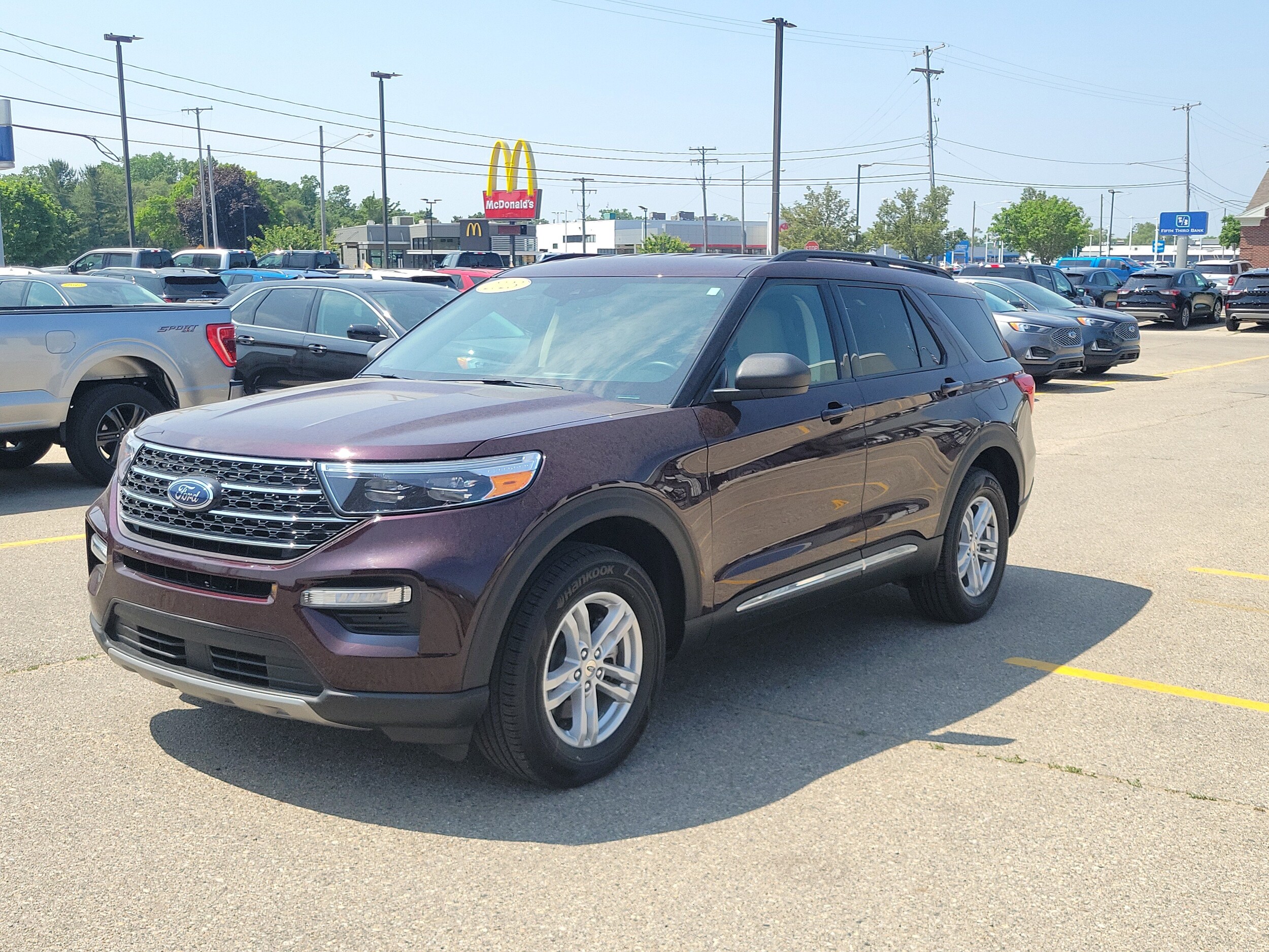 2023 Ford Explorer XLT photo 2