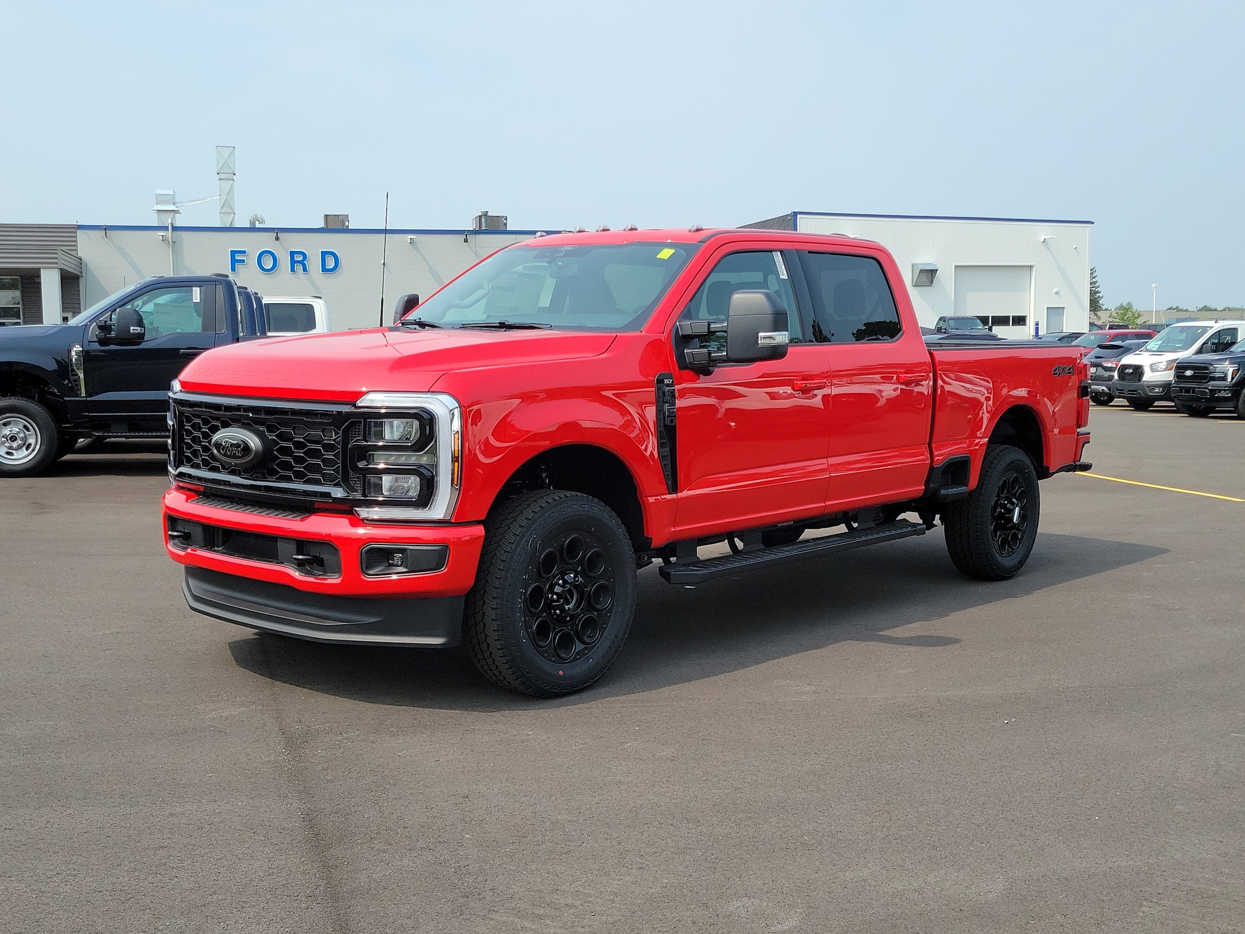2025 Ford F-350 XLT photo 2
