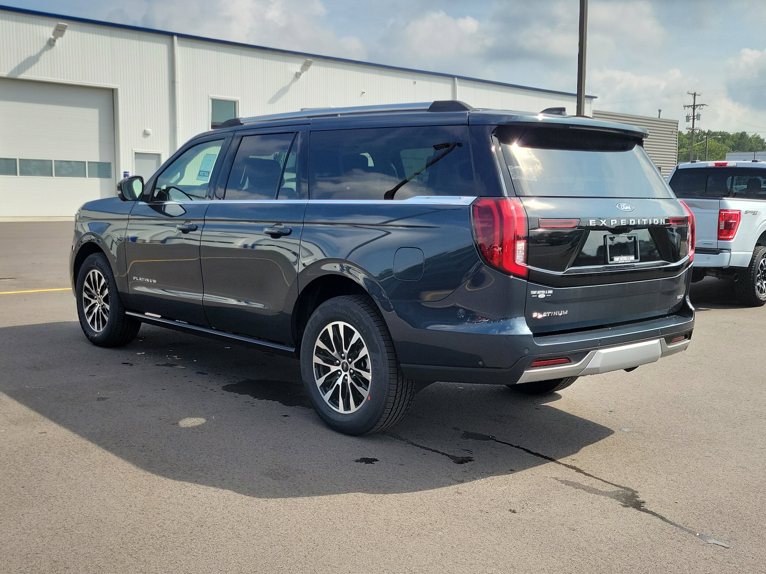 2025 Ford Expedition Platinum MAX photo 3