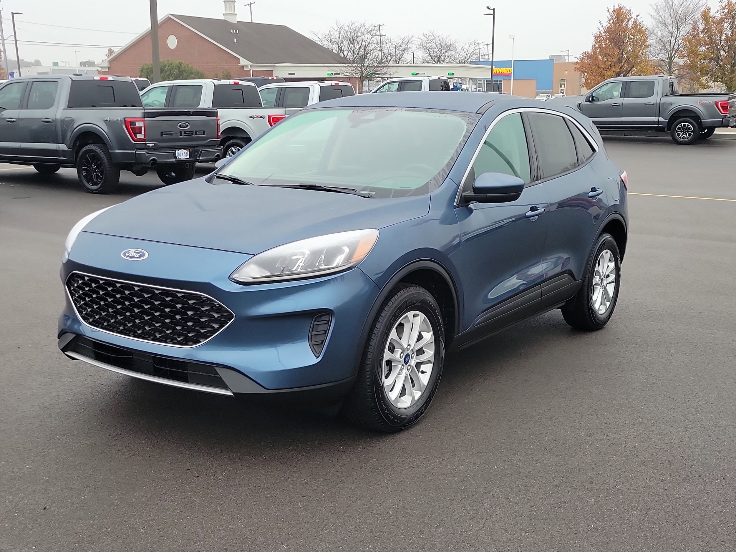 2020 Ford Escape SE photo 2