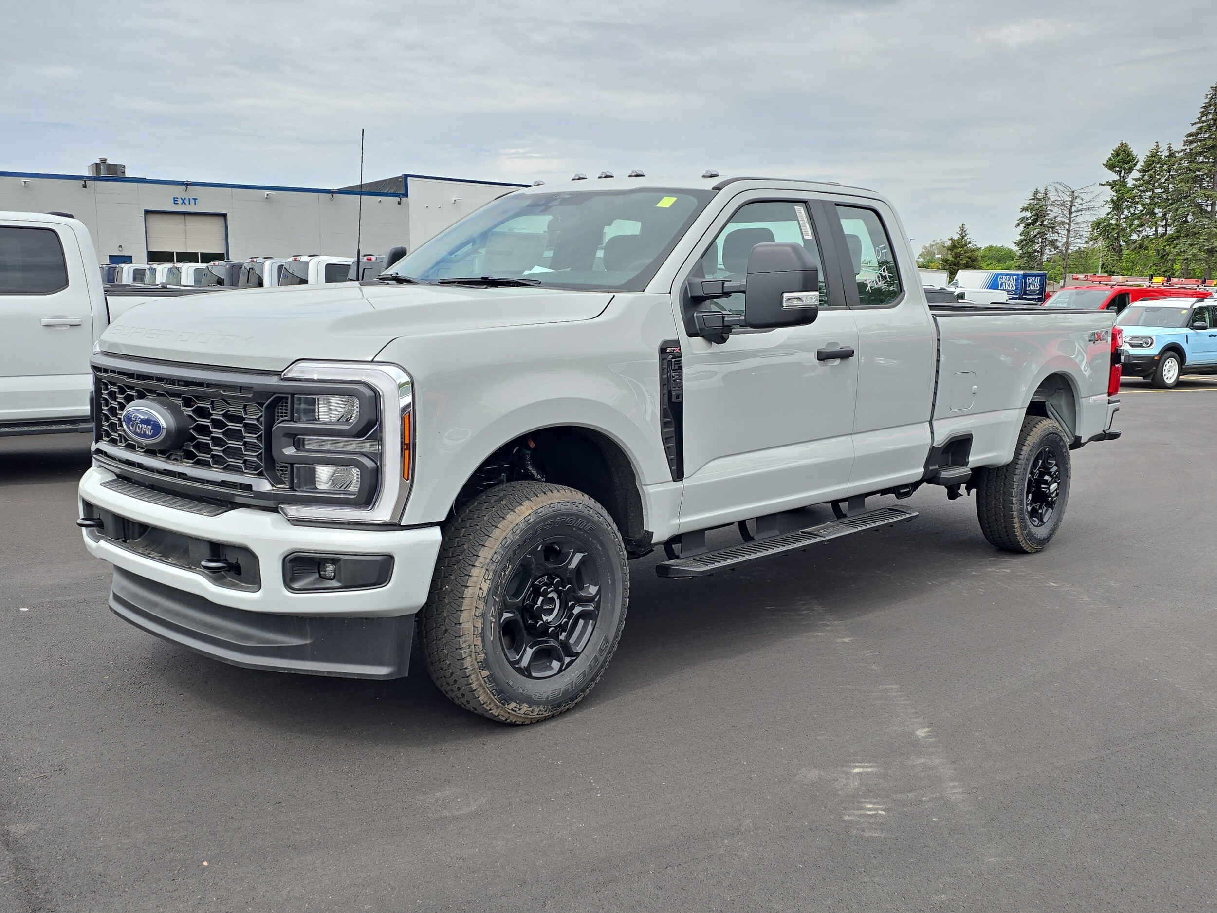 2025 Ford F-350 XL photo 2