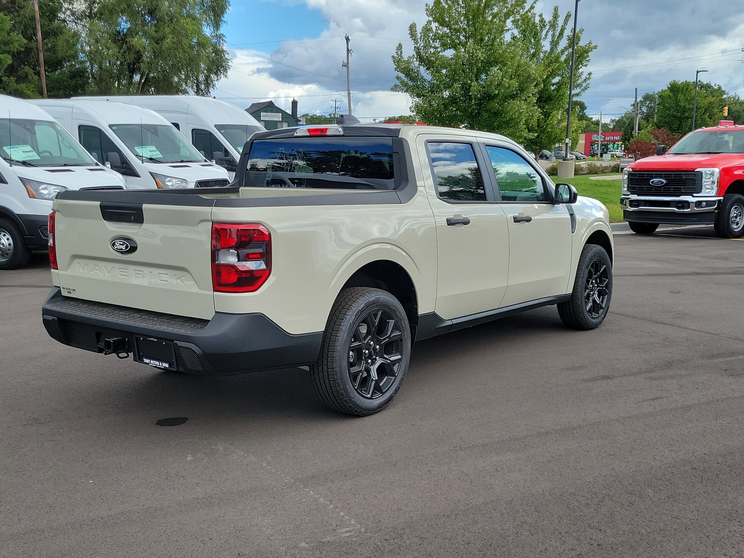 2025 Ford Maverick XLT photo 2