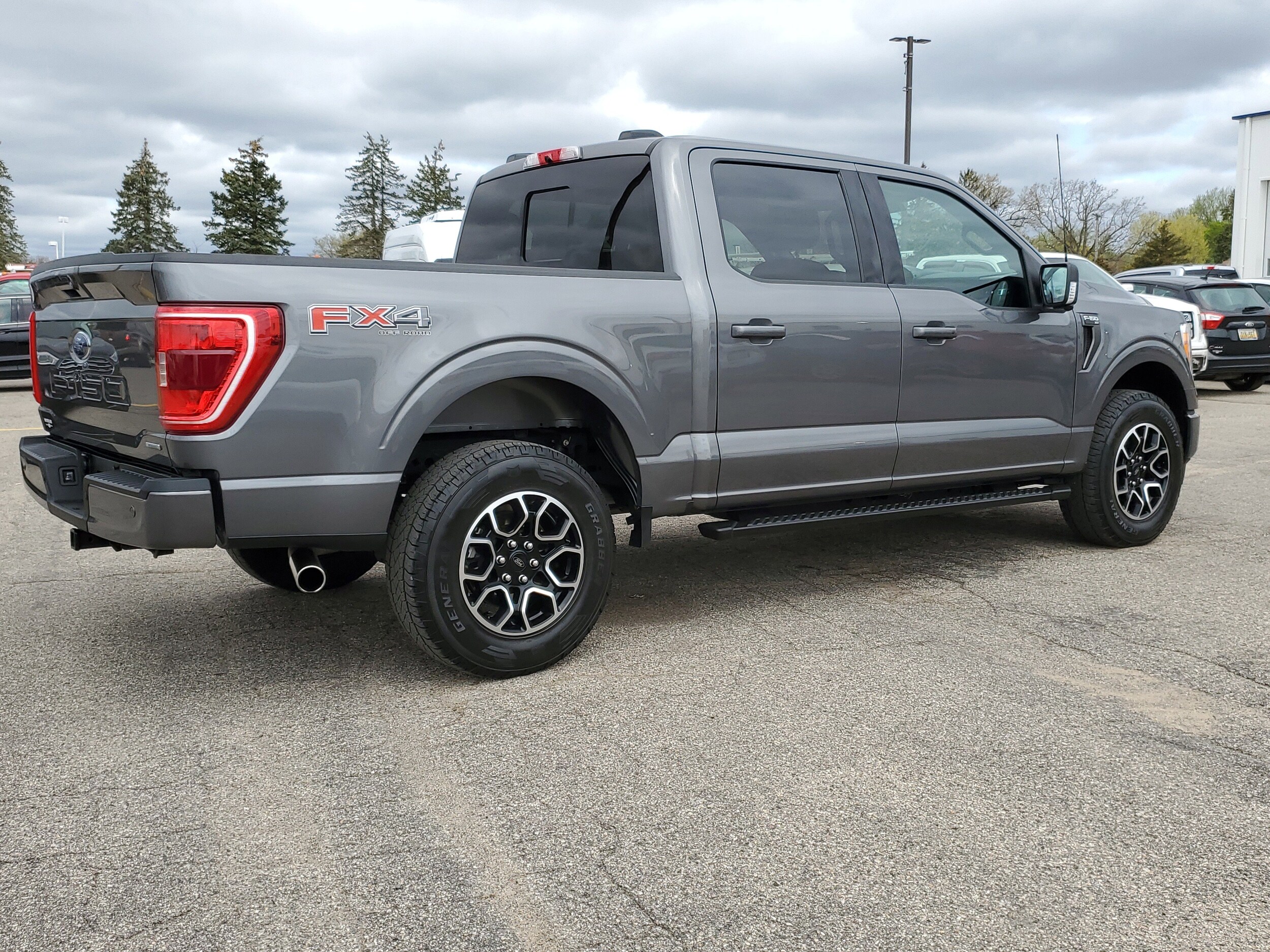 2022 Ford F-150 XLT FX4 photo 4