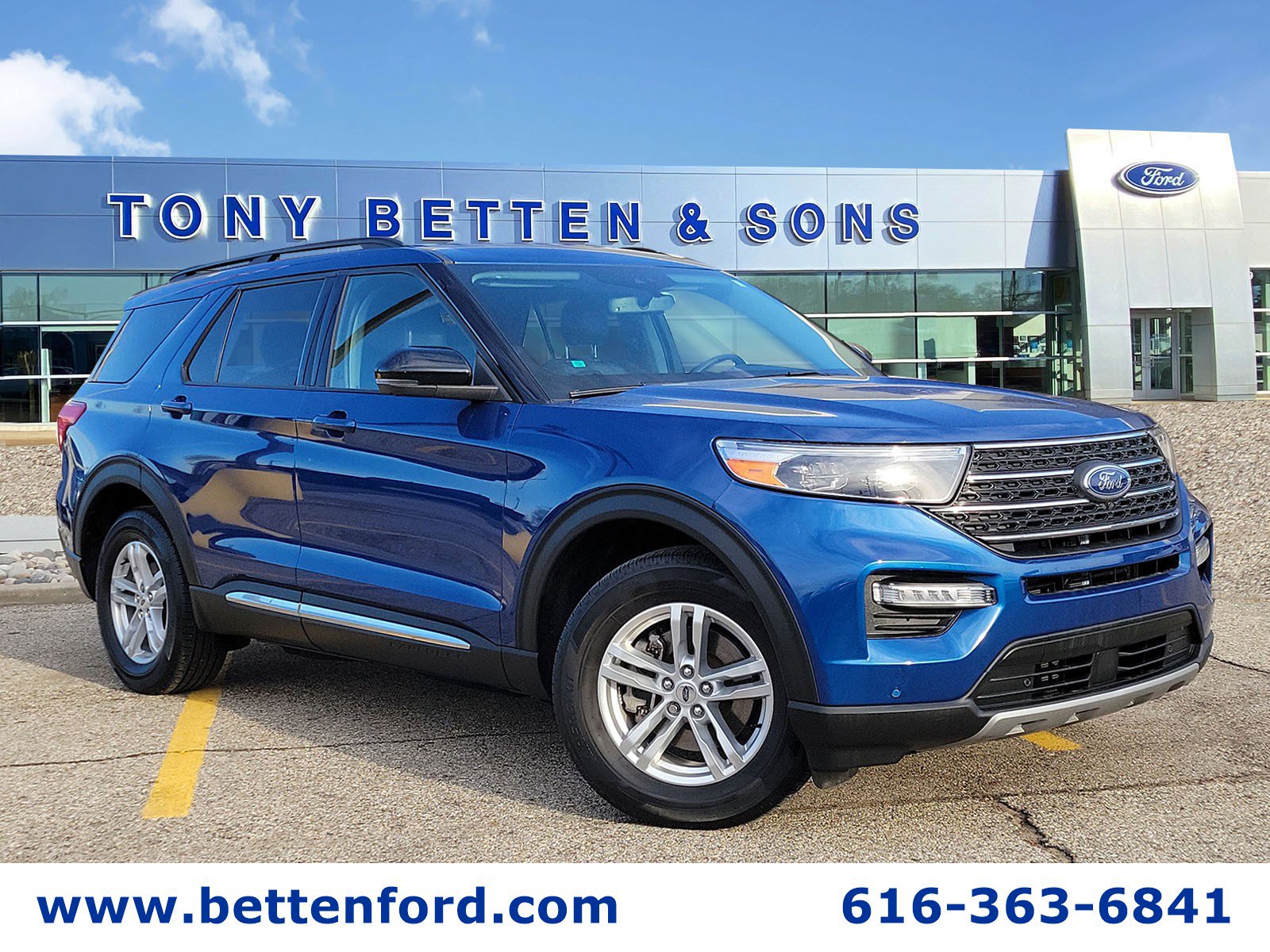 2023 Ford Explorer XLT 4WD's photo