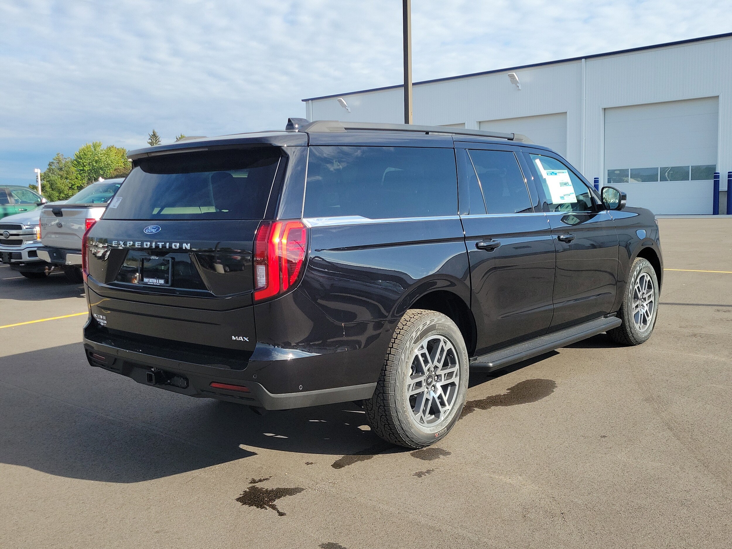 2025 Ford Expedition MAX photo 4