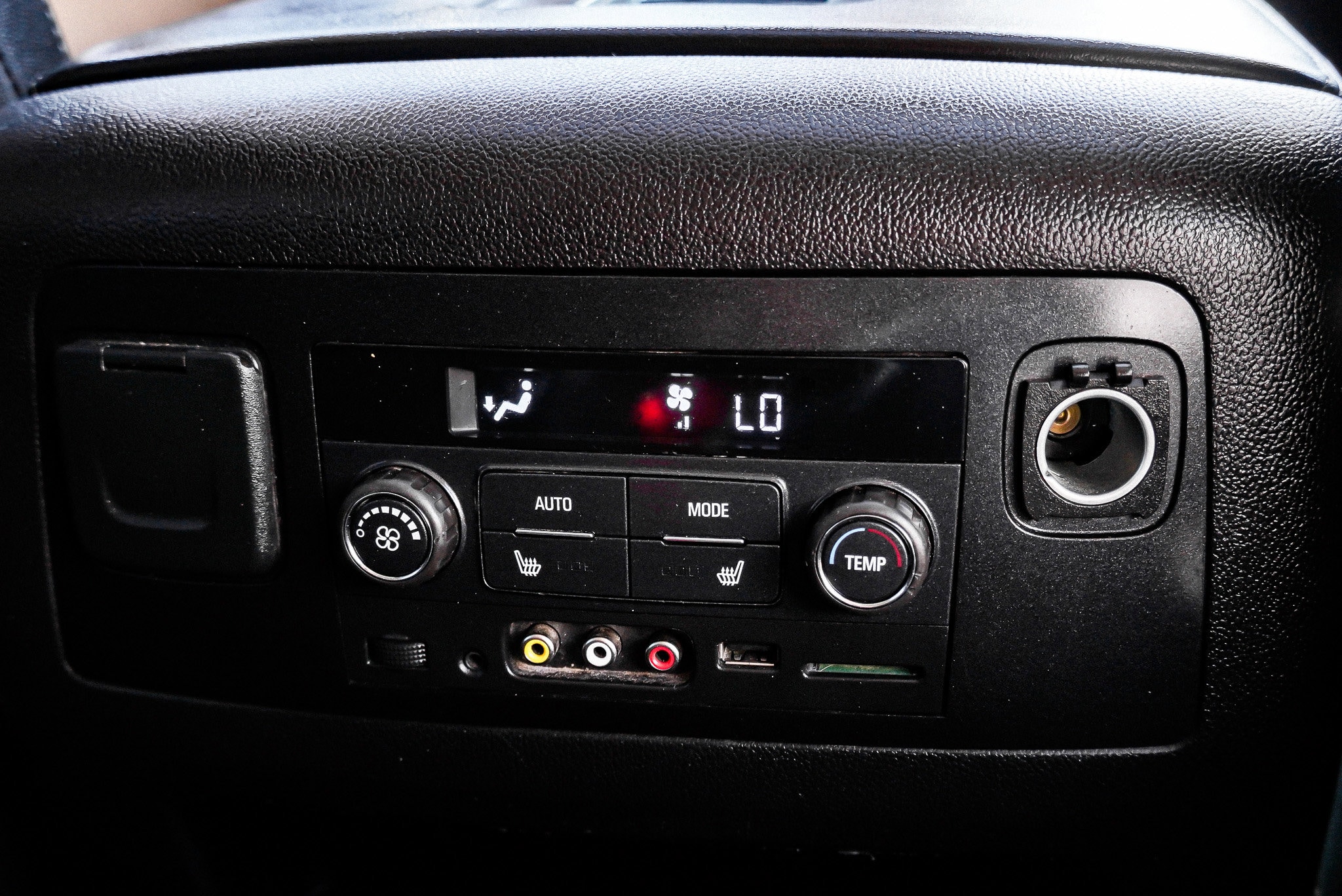2016 Chevrolet Suburban LT - Photo 33