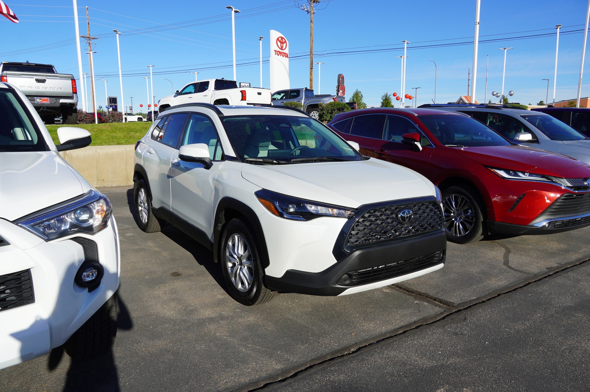 2024 Toyota Corolla Cross LE photo 2