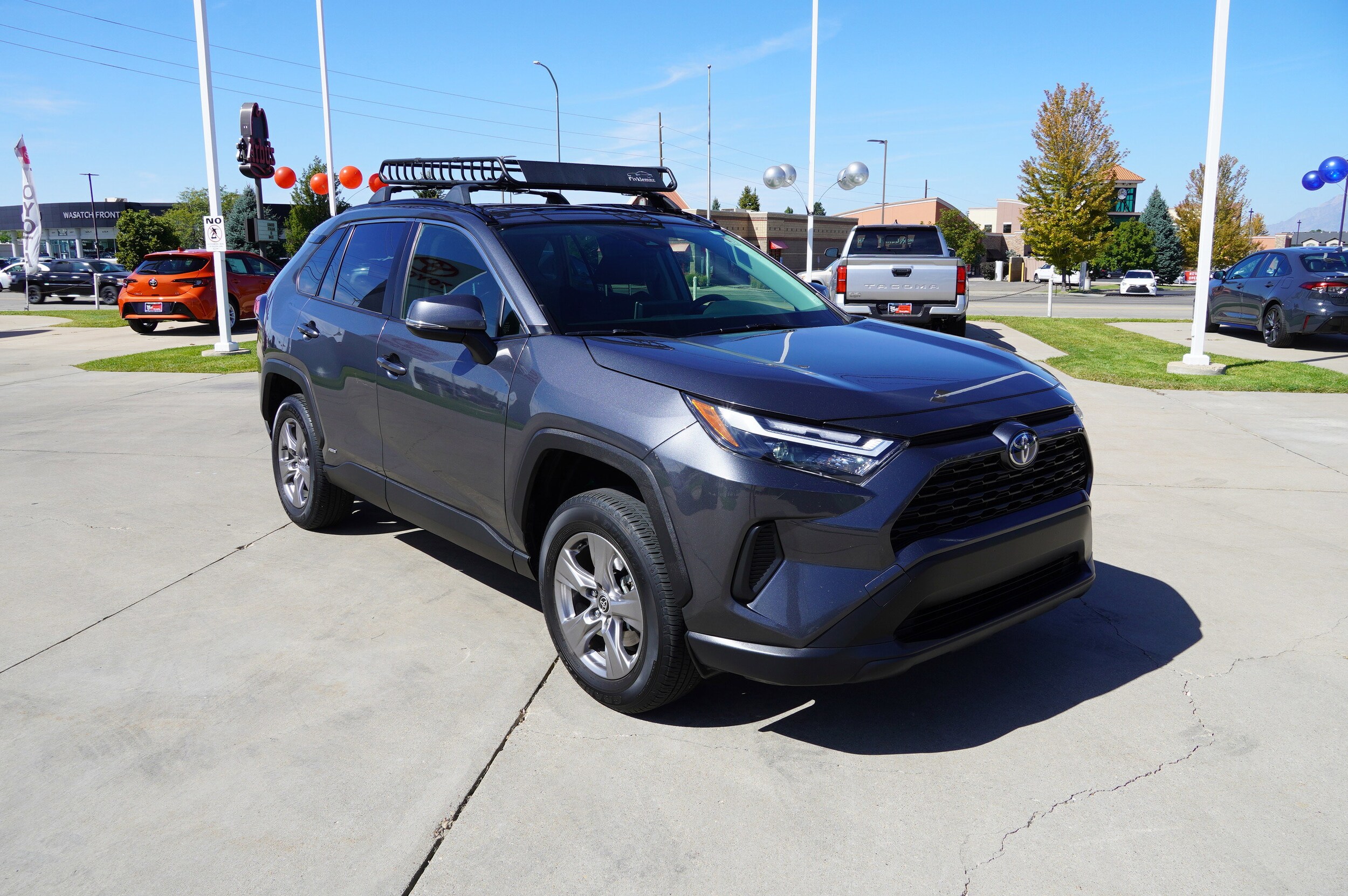 2023 Toyota RAV4 Hybrid XLE photo 2