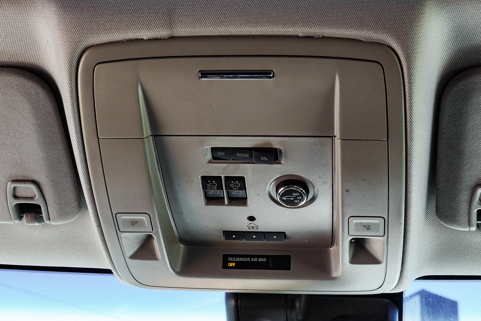 2016 Chevrolet Suburban LT - Photo 34