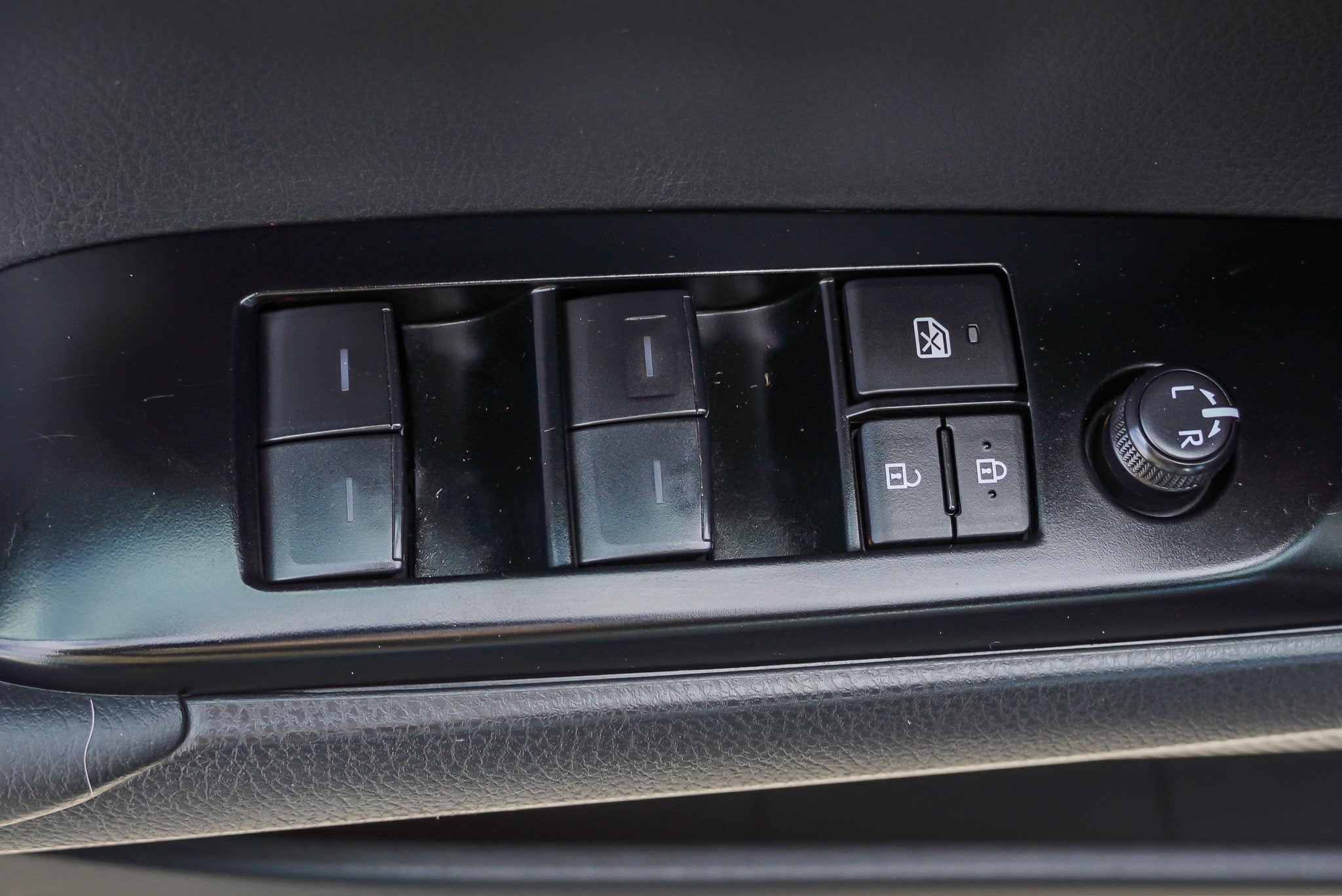 2025 Toyota Camry SE - Photo 19