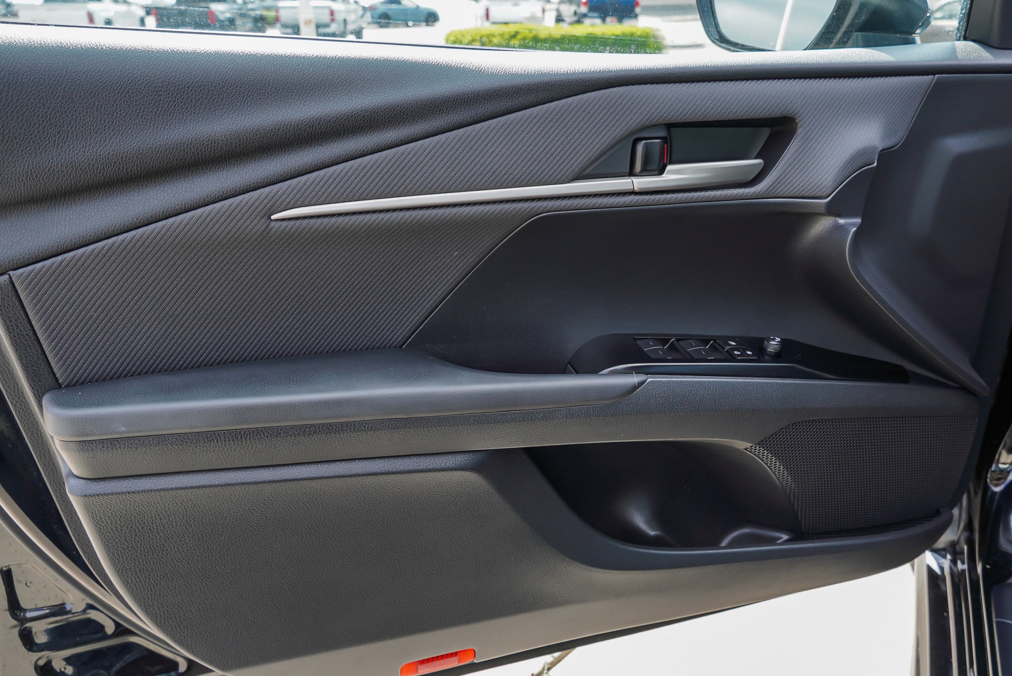 2025 Toyota Camry SE - Photo 20