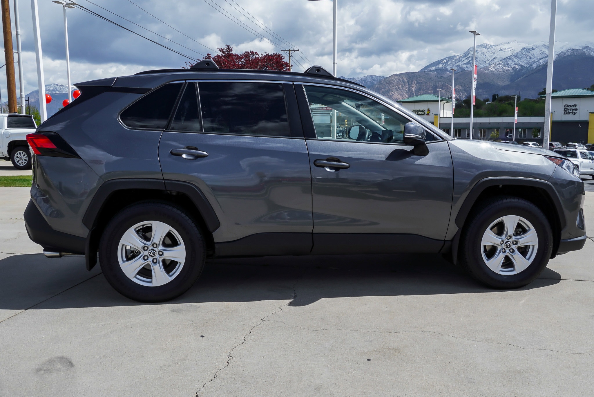 2021 Toyota RAV4 XLE - Photo 9