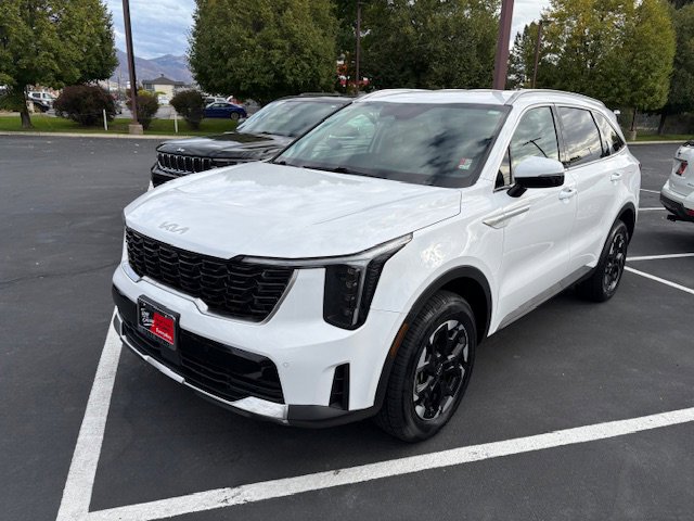 2024 Kia Sorento S photo 2