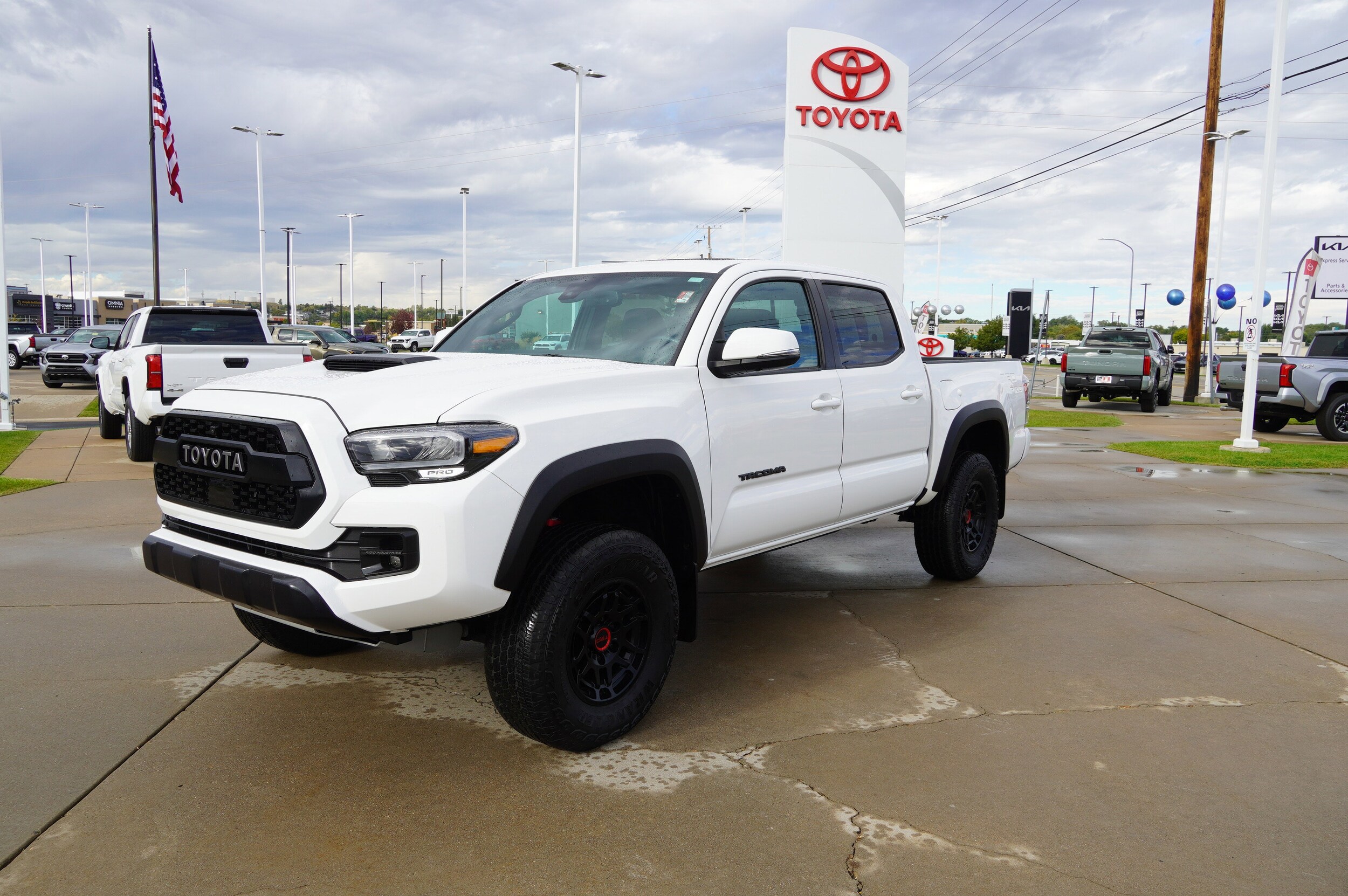 2023 Toyota Tacoma TRD Pro photo 3
