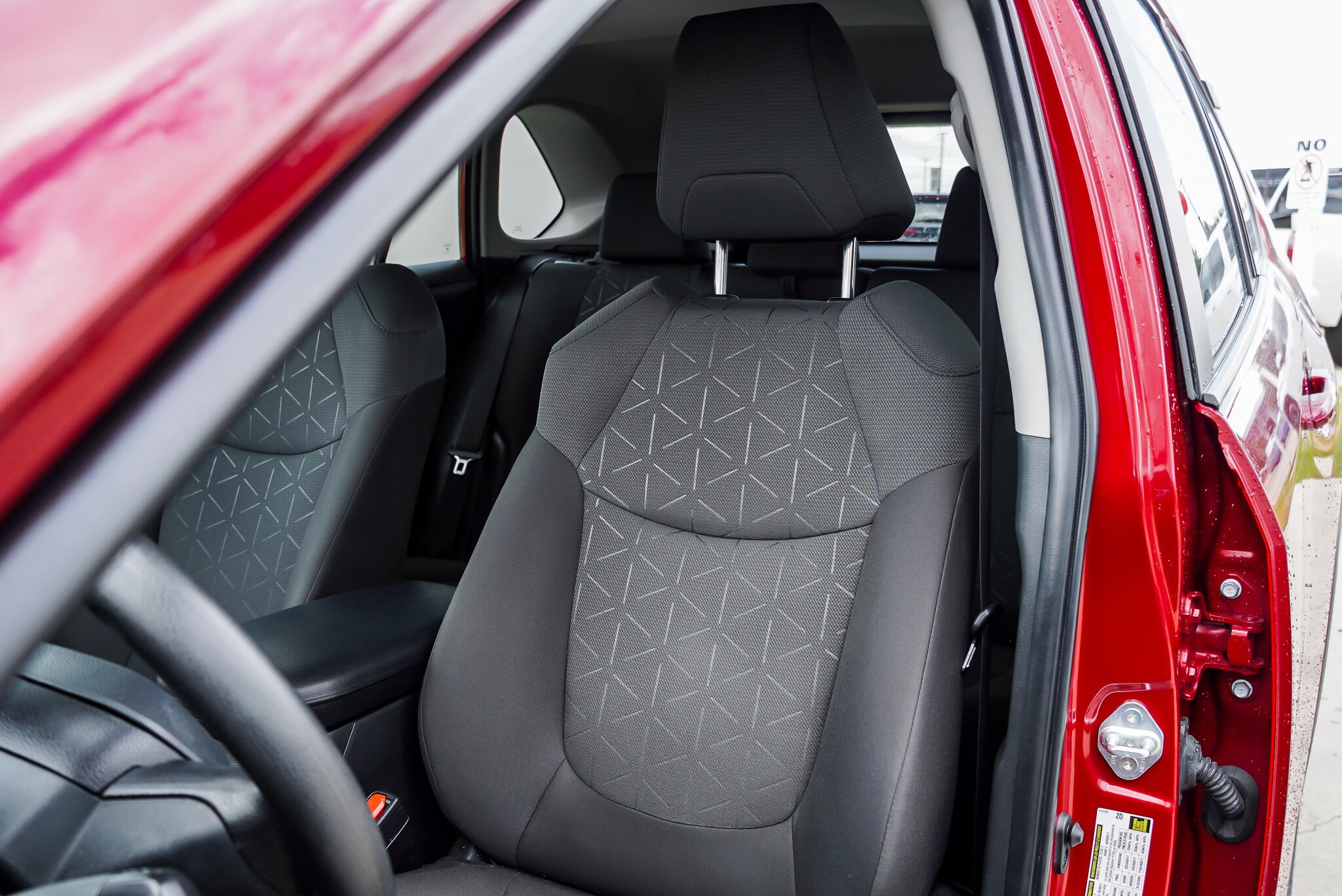 2023 Toyota RAV4 XLE - Photo 17
