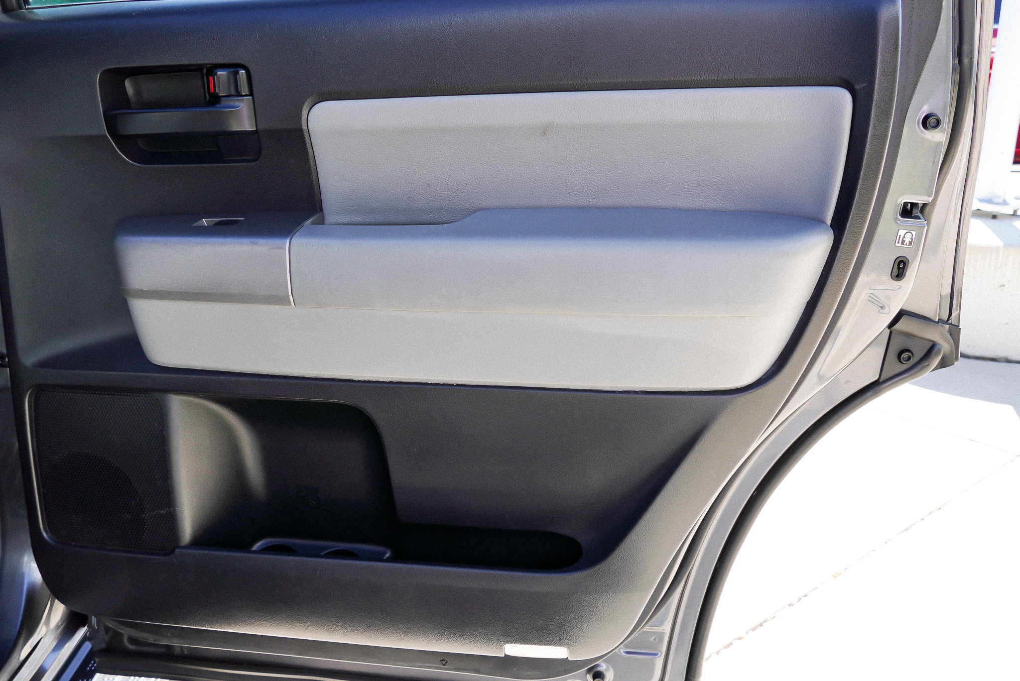 2016 Toyota Sequoia SR5 - Photo 30