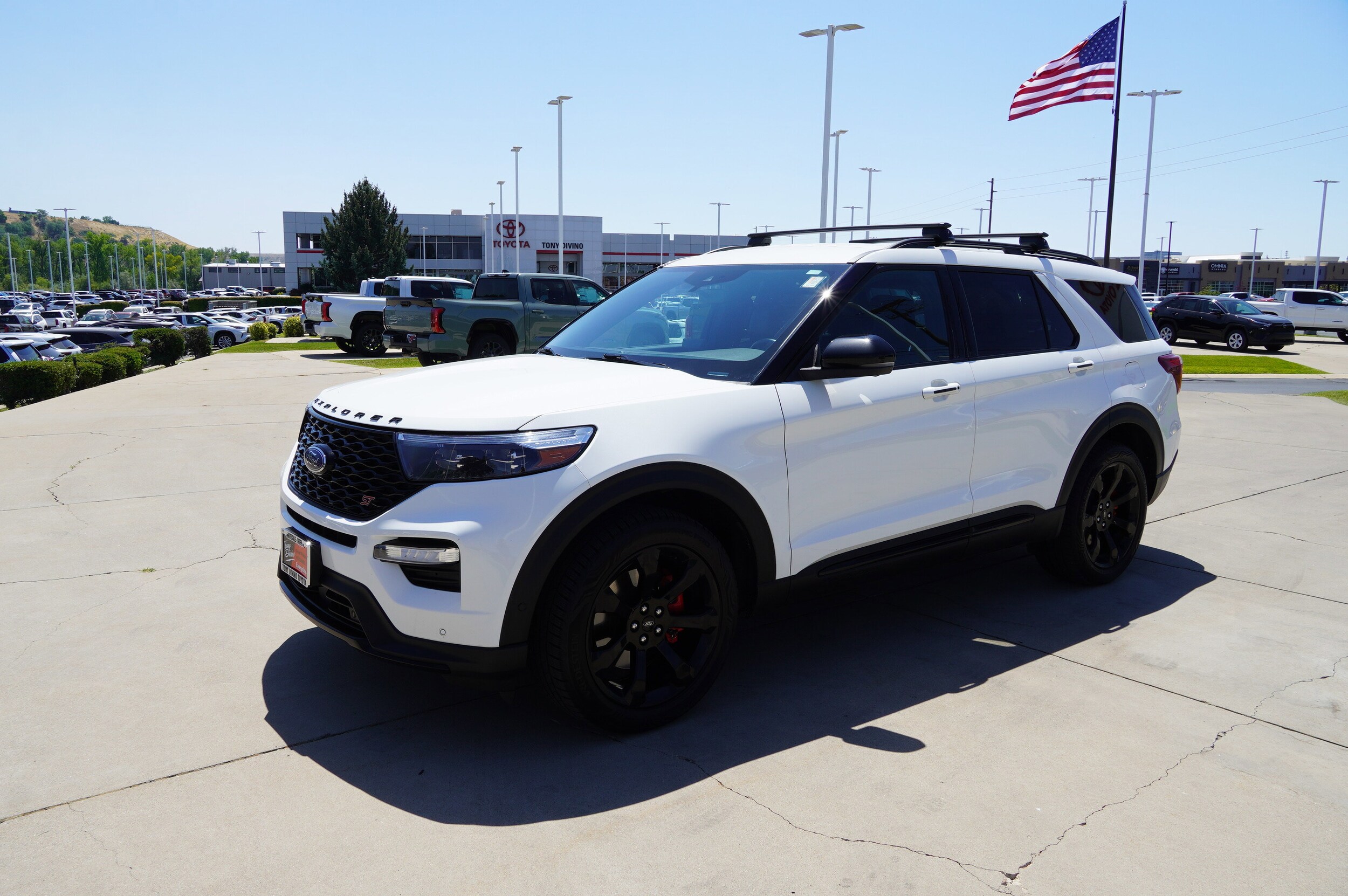 2021 Ford Explorer ST photo 2