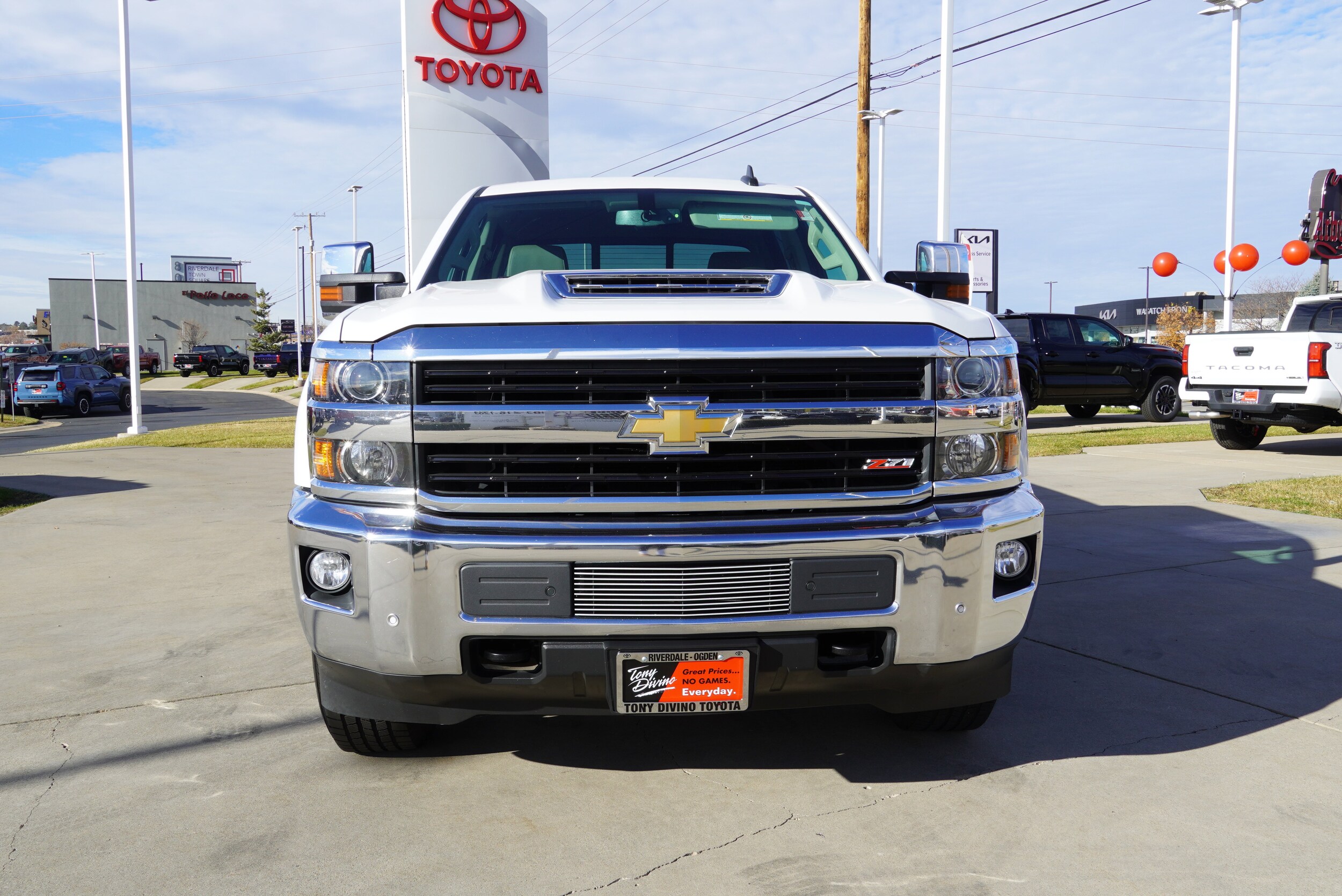 2017 Chevrolet Silverado 3500HD LTZ photo 2